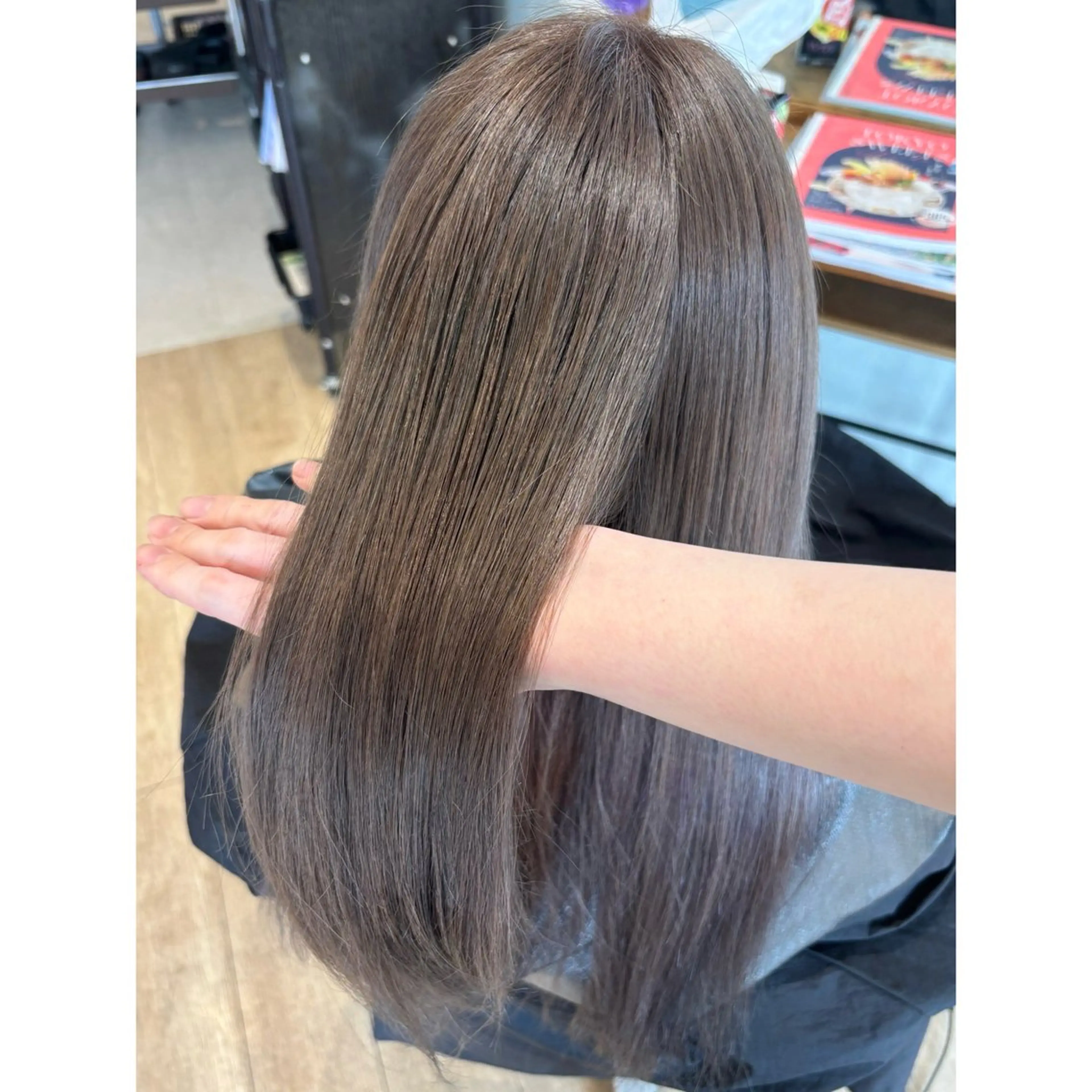 ロング ヘアカラー はしもと あかりのヘアスタイル