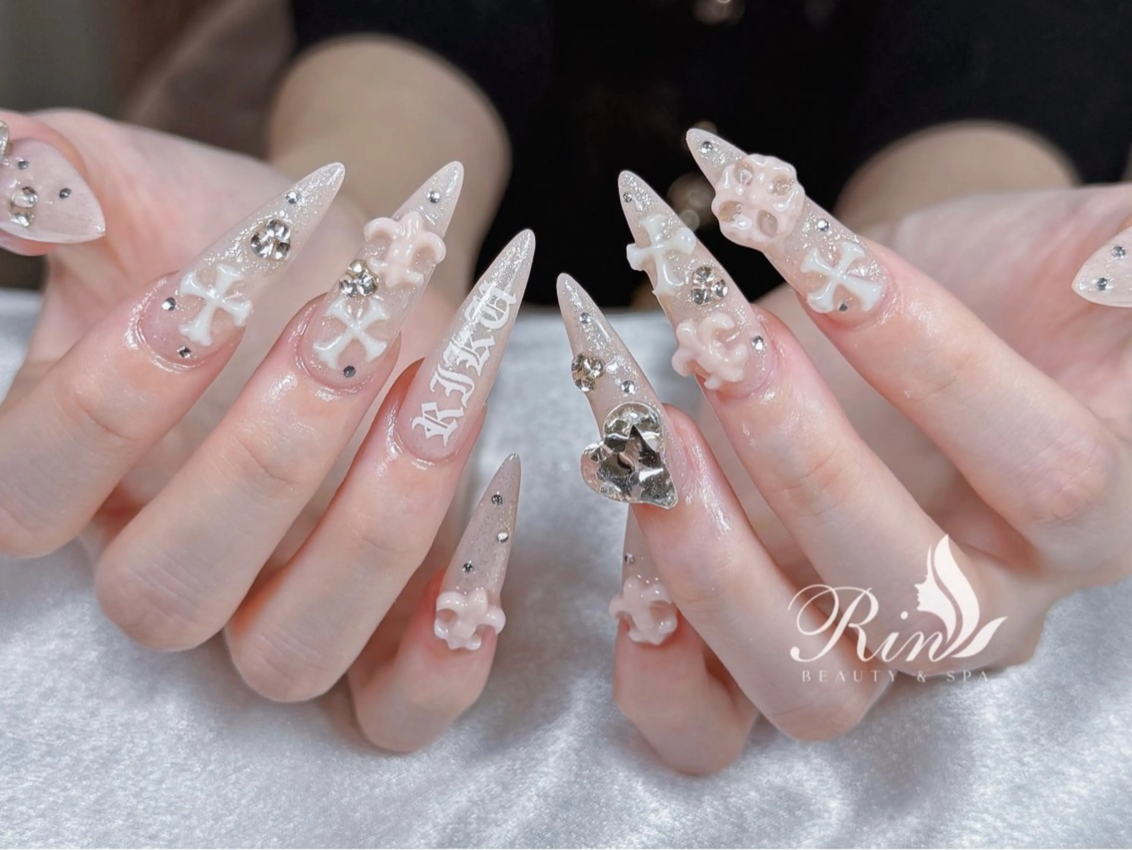 ロング Rin Nail 新大久保店のネイルデザイン