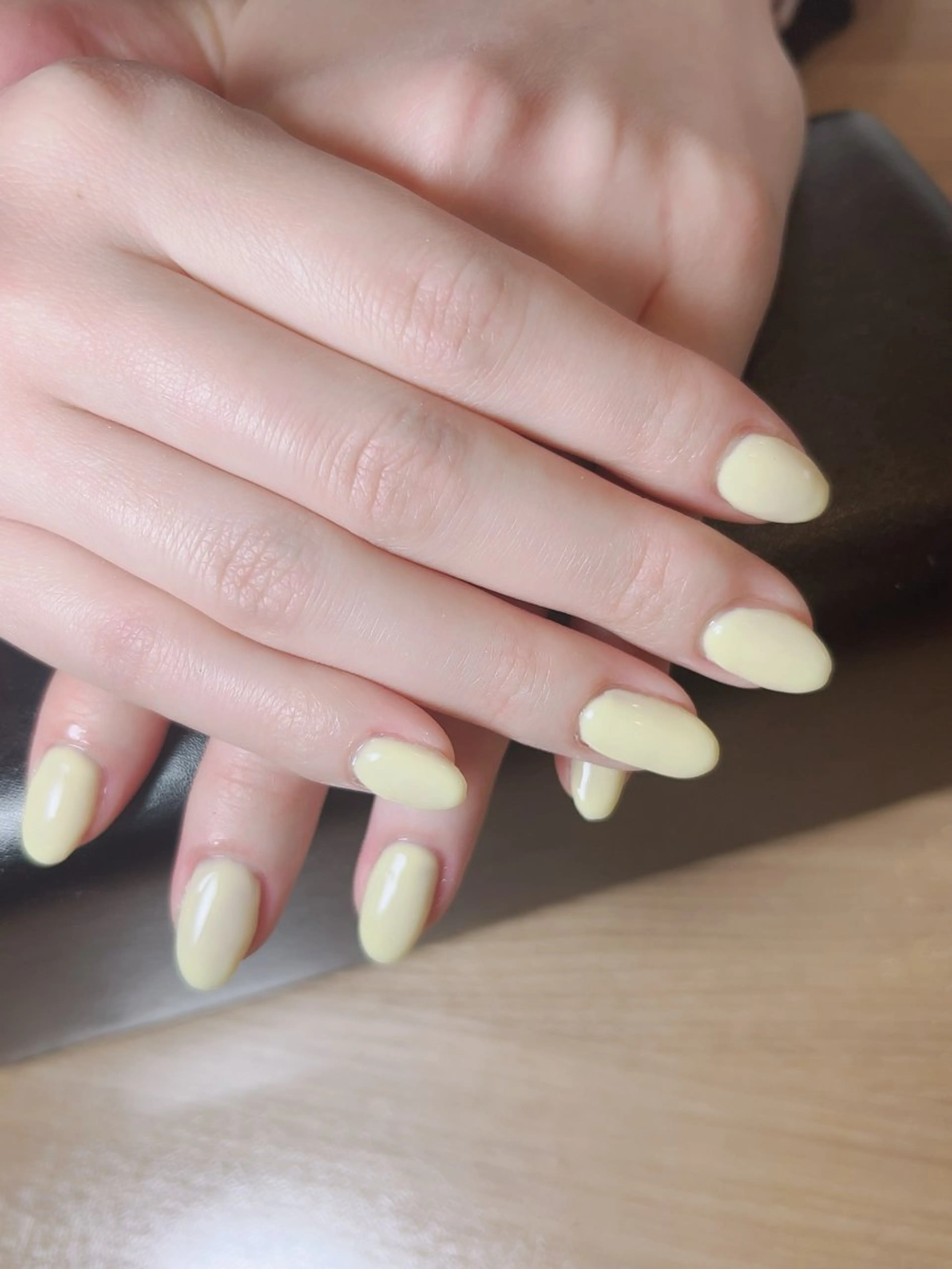 ネイル ジェルネイル オフィスネイル ワンカラーネイル シンプルネイル 春ネイル ハンドネイル 漆崎 茜のネイルデザイン