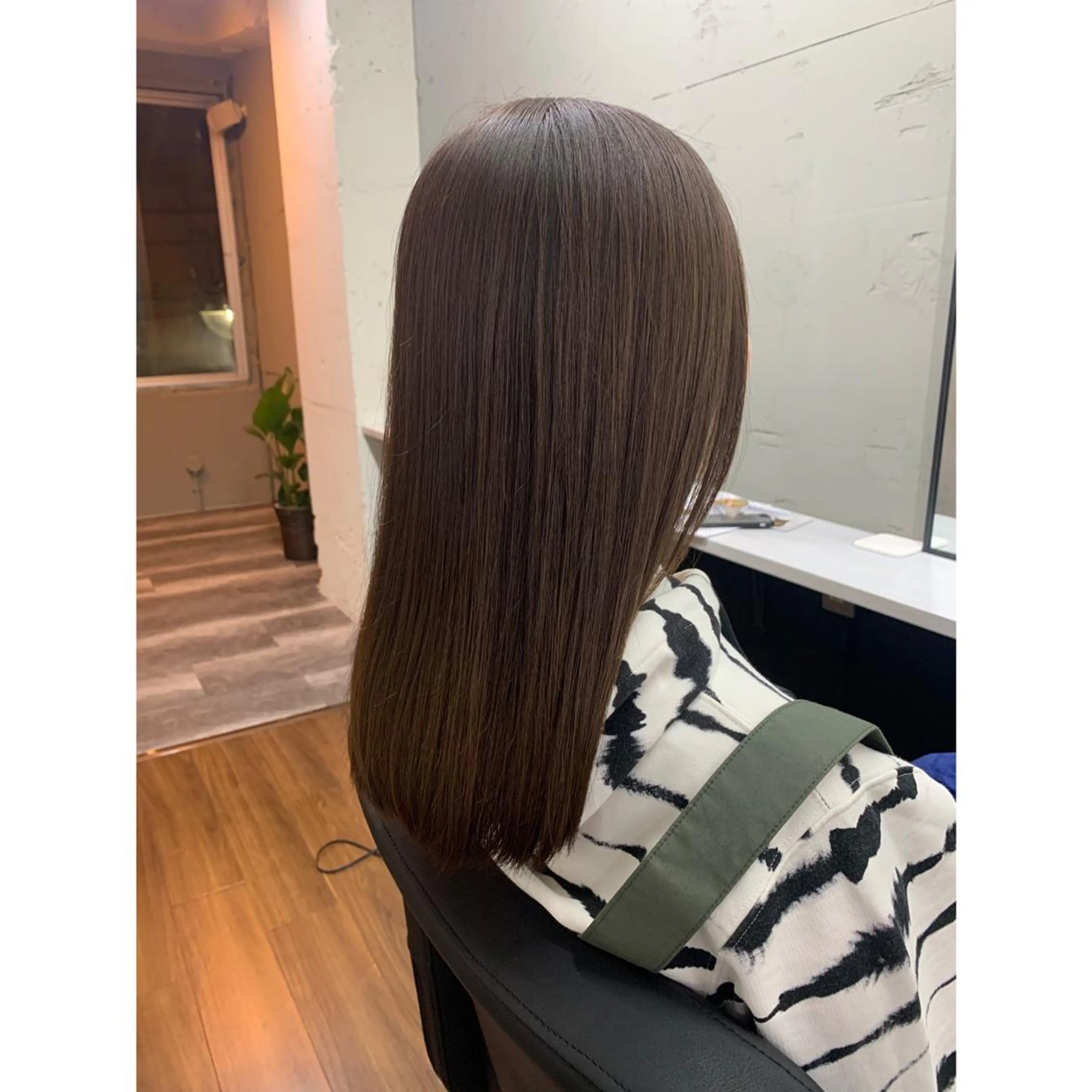 セミロング 髪質改善専門　酸性ス トレート　縮毛矯正のヘアスタイル