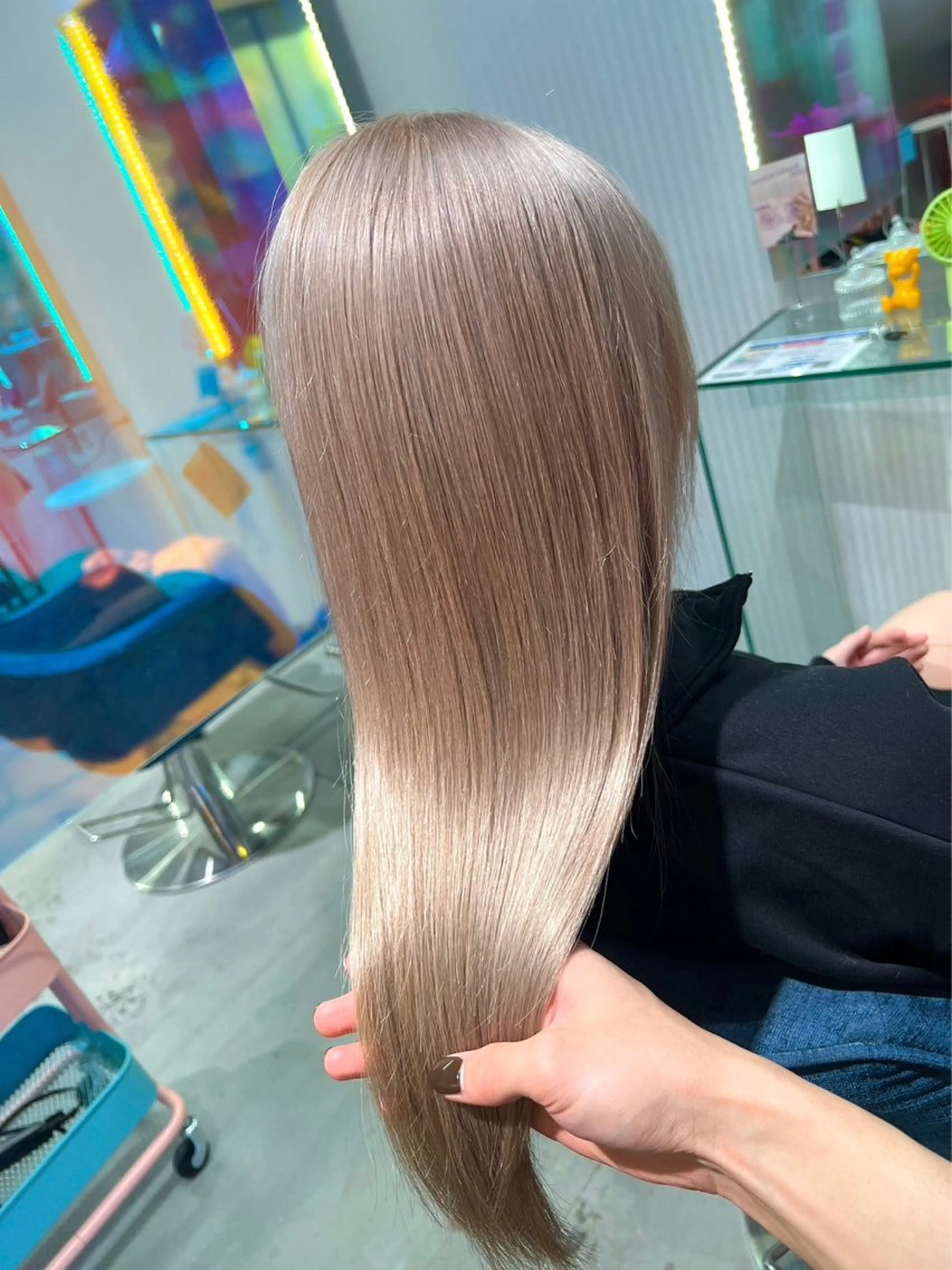 ロング カラー ベージュカラー ブリーチ ミルクティーベージュ 髪質改善 ヘアカラー BOX mico.のヘアスタイル