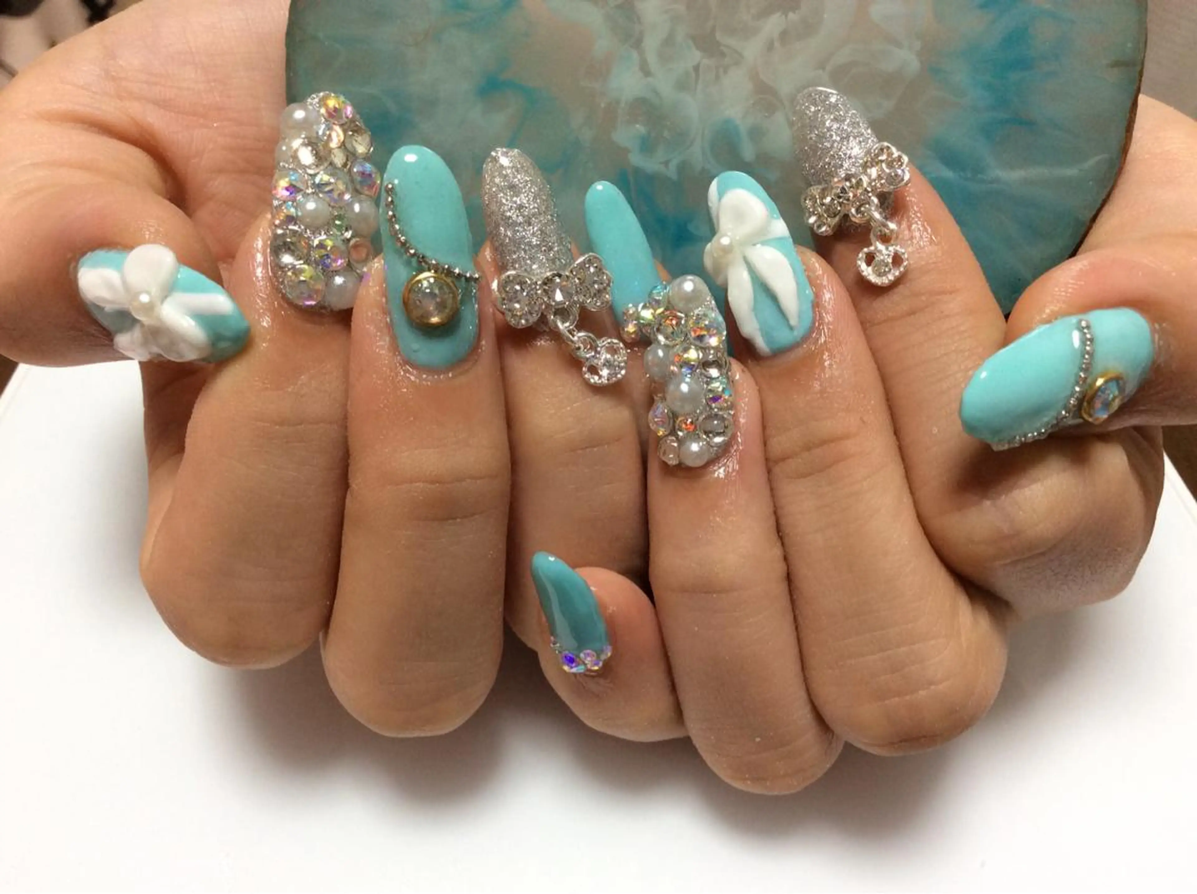 ネイル フラワー ムーンのネイルデザイン