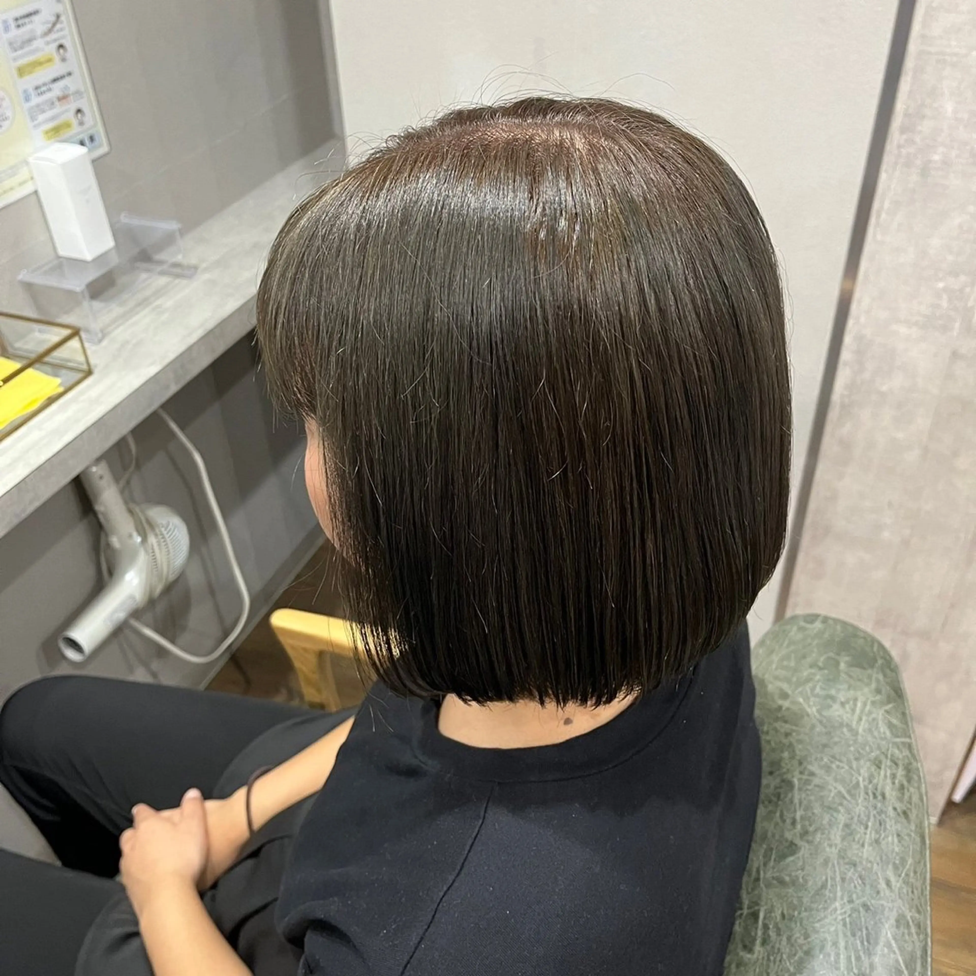 ショート カラー グレージュ 阪口 萌のヘアスタイル