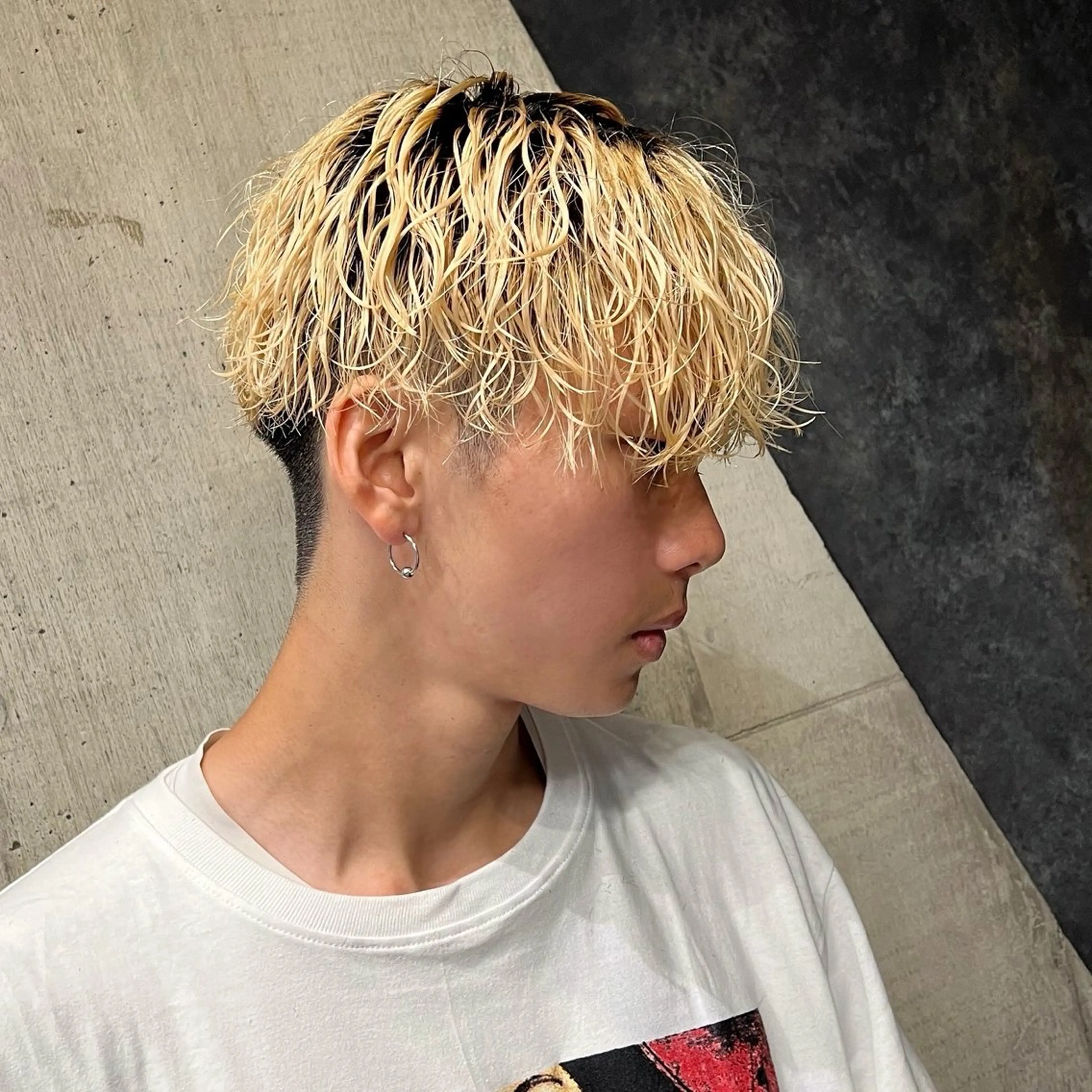 メンズ メンズブリーチ メンズハイトーン メンズパーマ 波巻きパーマ カット ヘアカラー パーマ トリートメント メンズ特化/パーマ/ メッシュ/竜成のヘアスタイル