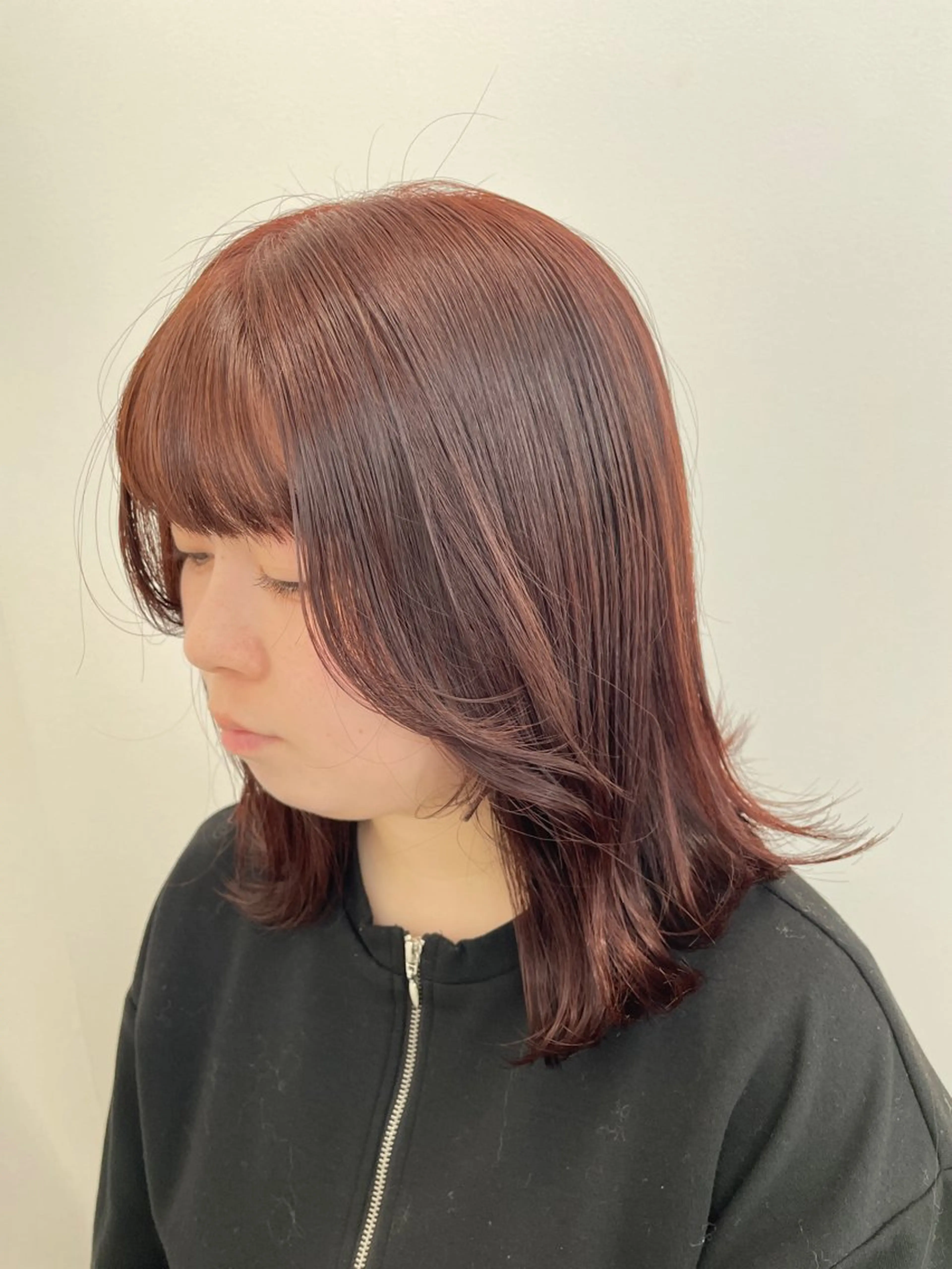 ミディアム カラー ブラウンカラー ピンクカラー ピンクブラウン 顔まわりレイヤー レイヤーカット カット ヘアカラー トリートメント 末石 智のヘアスタイル