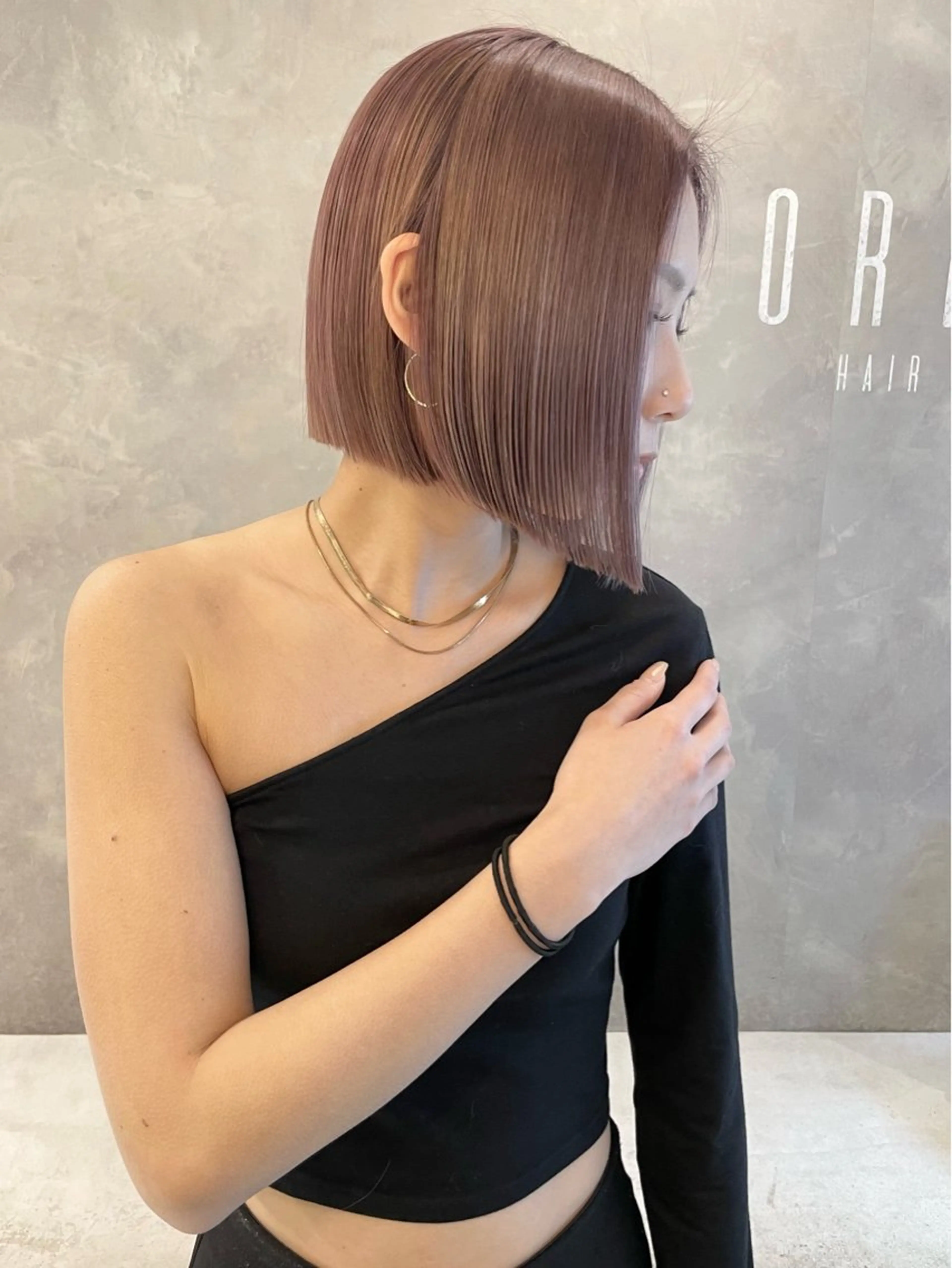 ミディアム 切りっぱなしボブ ワンレンボブ ショートボブ アッシュ ボブ ヘアカラー ボブ/デザインカラー /表参道/新井美有紀のヘアスタイル