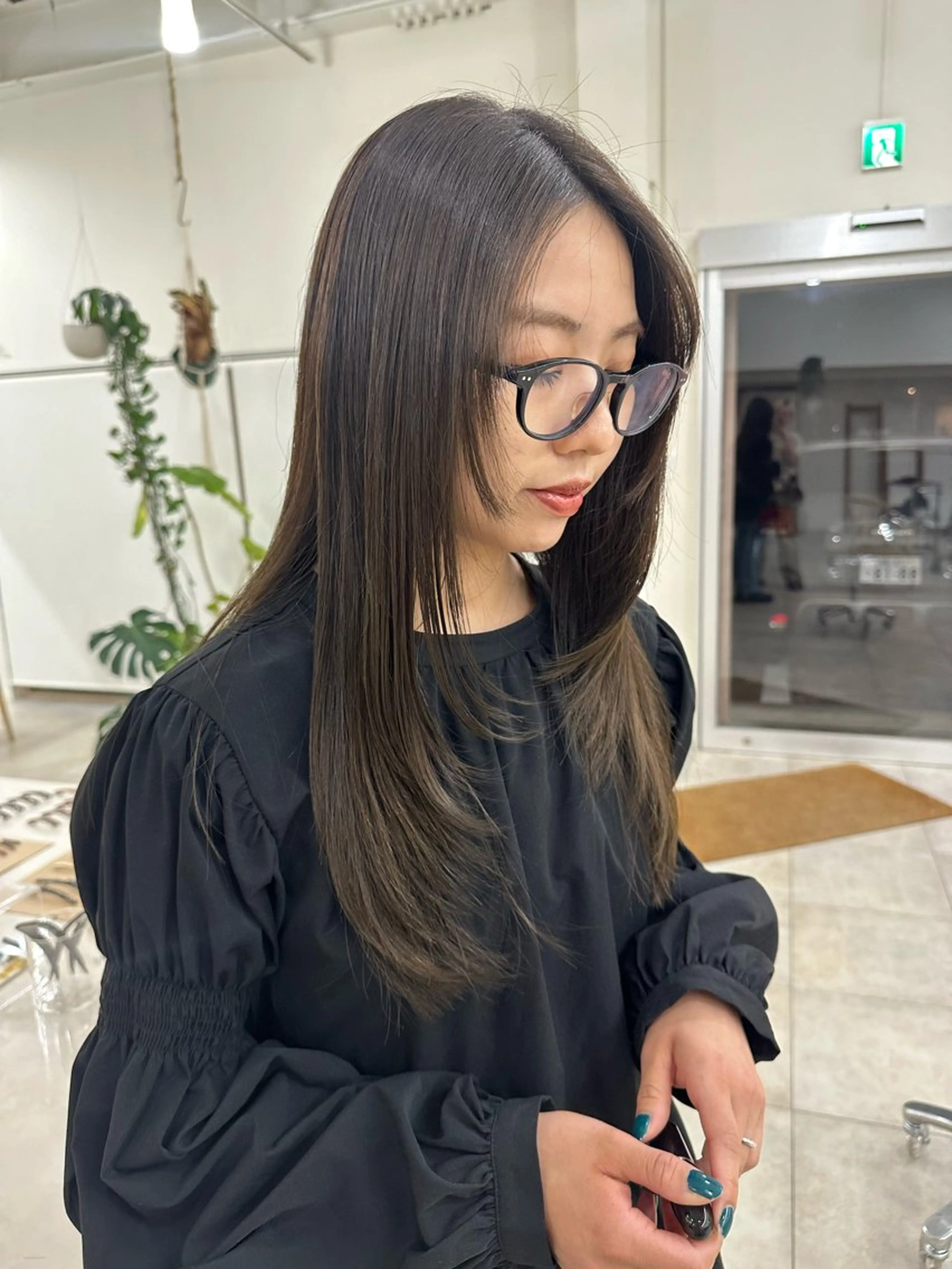 ロング 顔まわりレイヤー 顔周りカット レイヤーカット 平井 深優のヘアスタイル