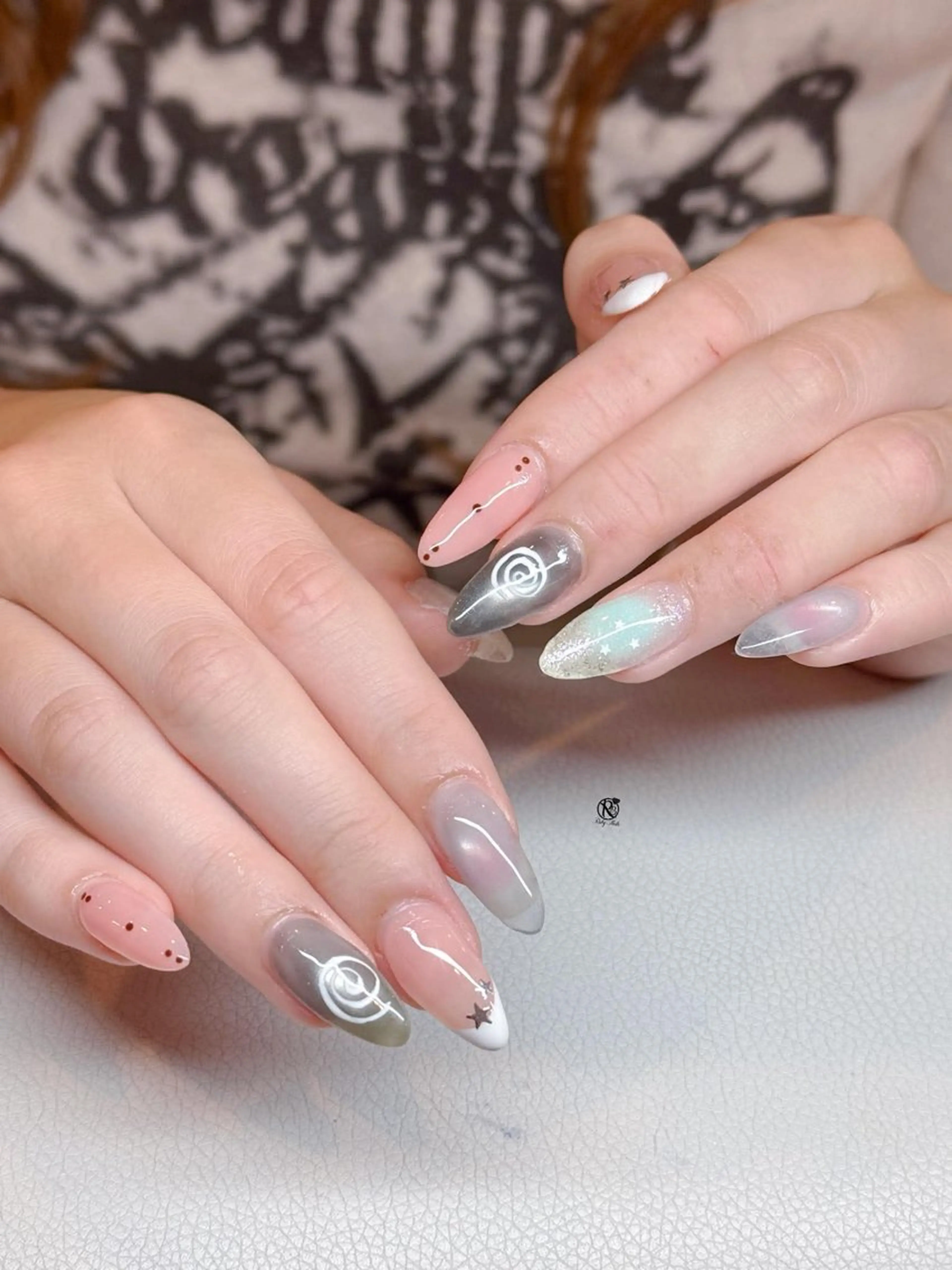 ネイル ボルドー ブラウン チークネイル ドット フットネイル ハンドネイル Ruby Nail 霞ヶ関店のネイルデザイン