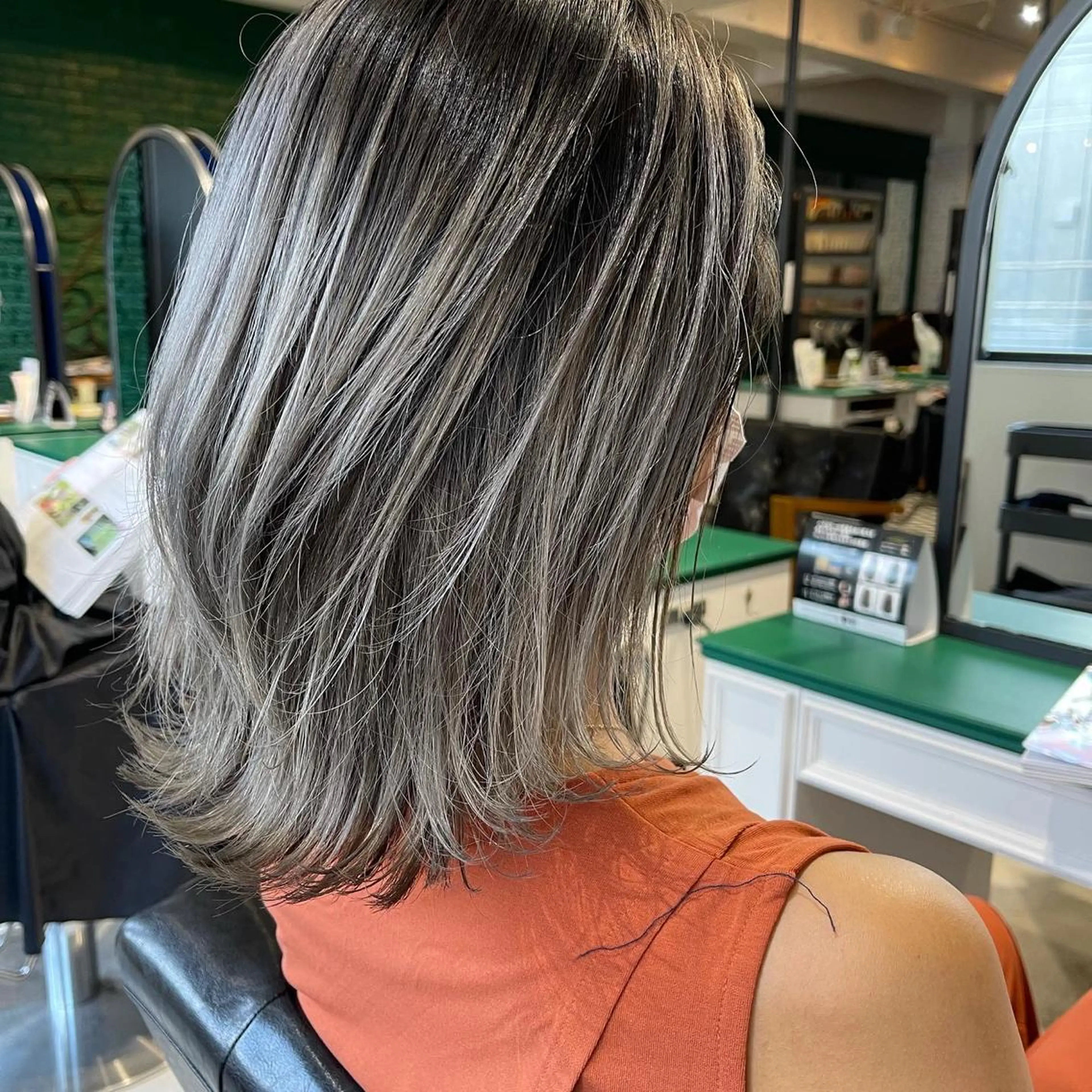 セミロング レイヤーカット ヘアカラー トリートメント &SONS 小林亨のヘアスタイル