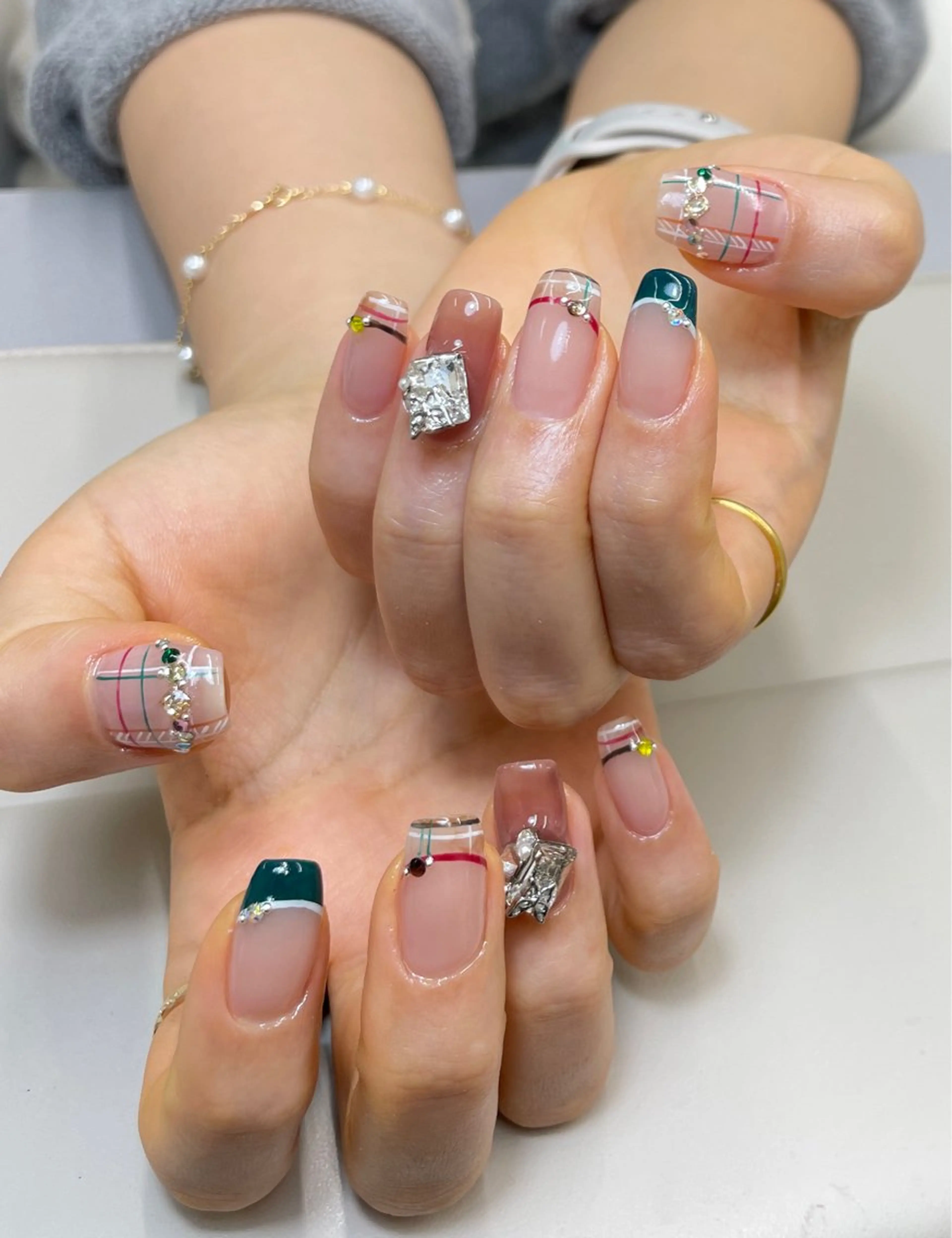 ネイル ハンドネイル AngelChris ビューティーサロンのネイルデザイン