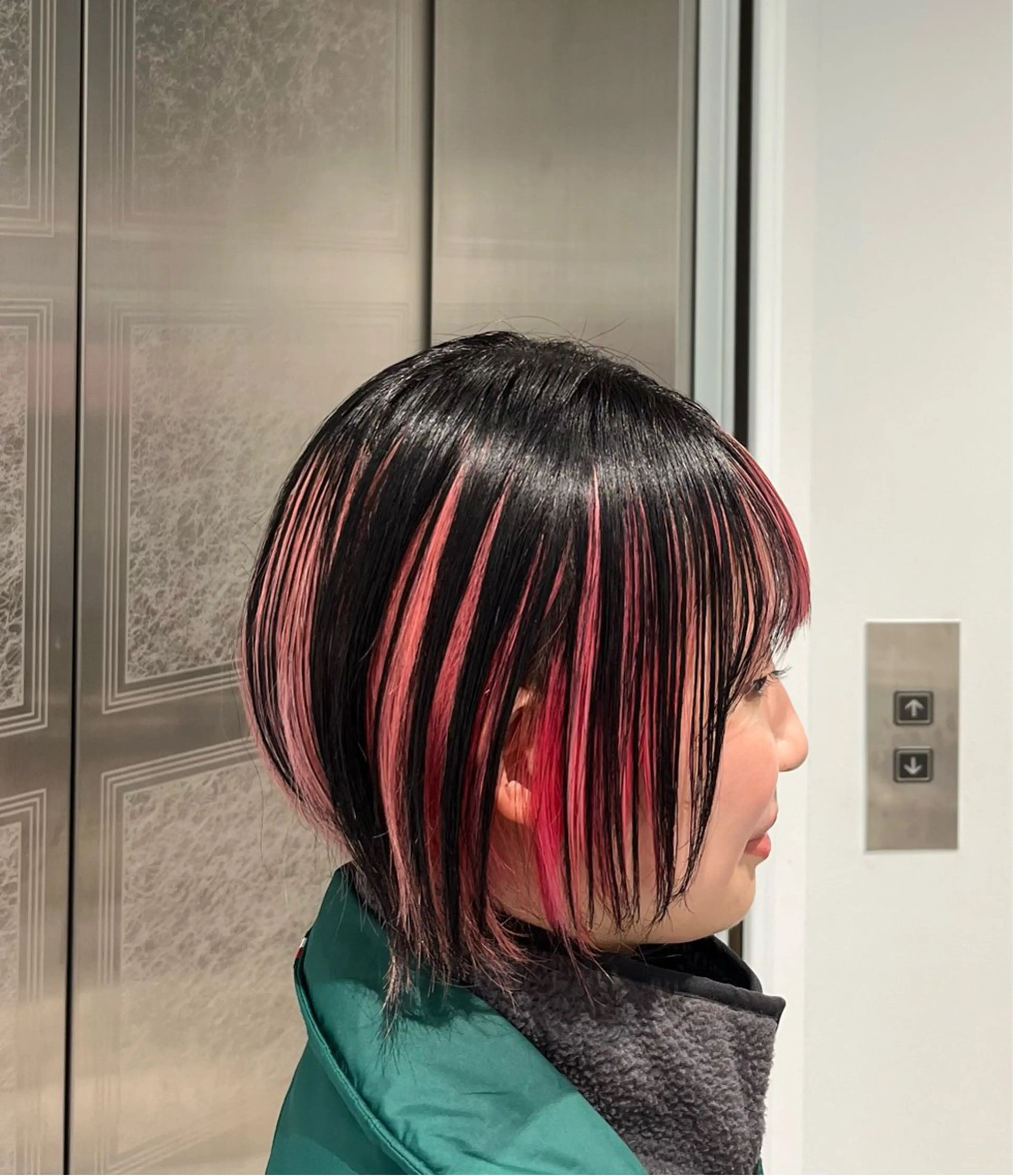 ショート カラー ヘアカラー トリートメント 顔周りカット／透明感 カラー／Kurumeのヘアスタイル