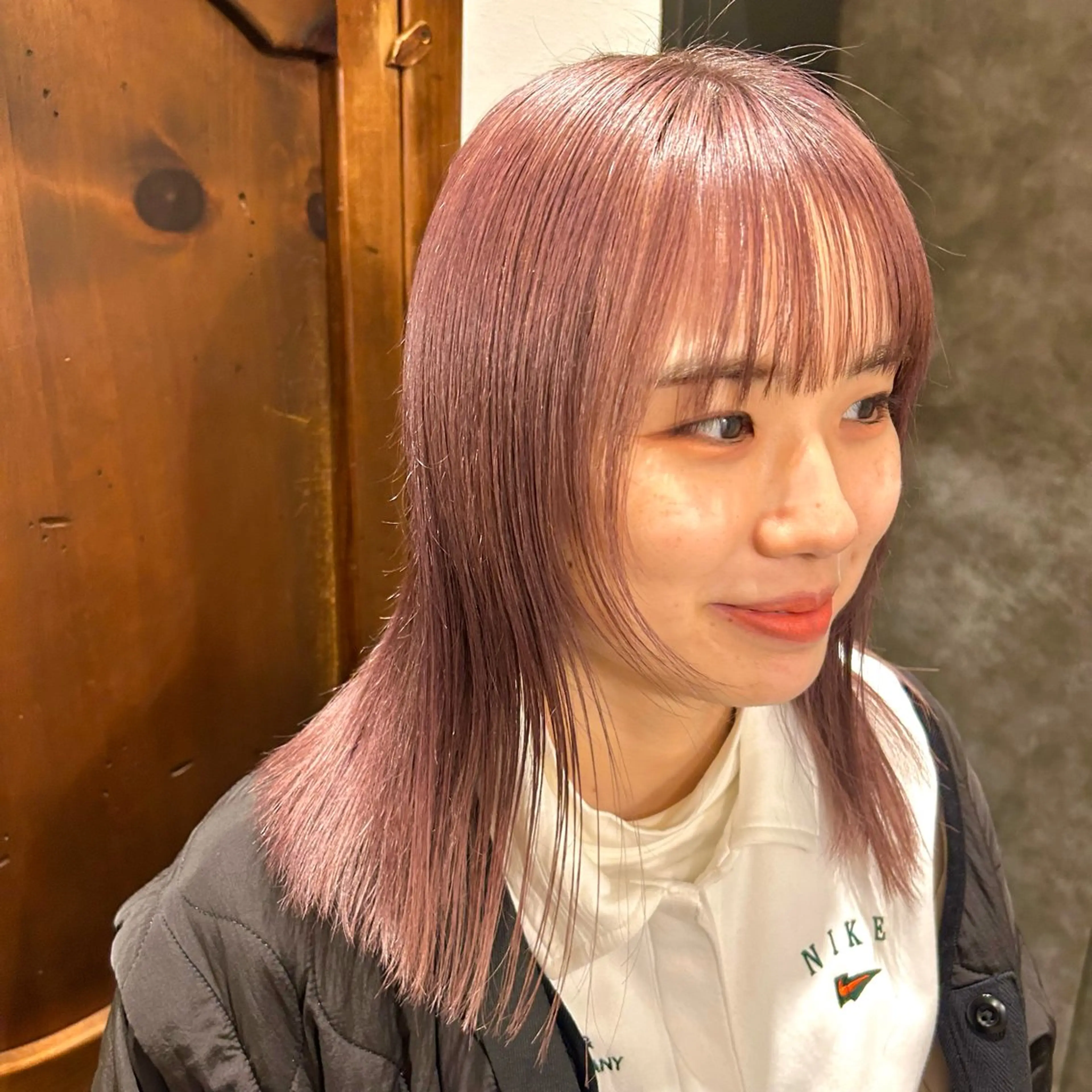 セミロング カラー ショート/ウルフ ハイトーン/カイセイのヘアスタイル