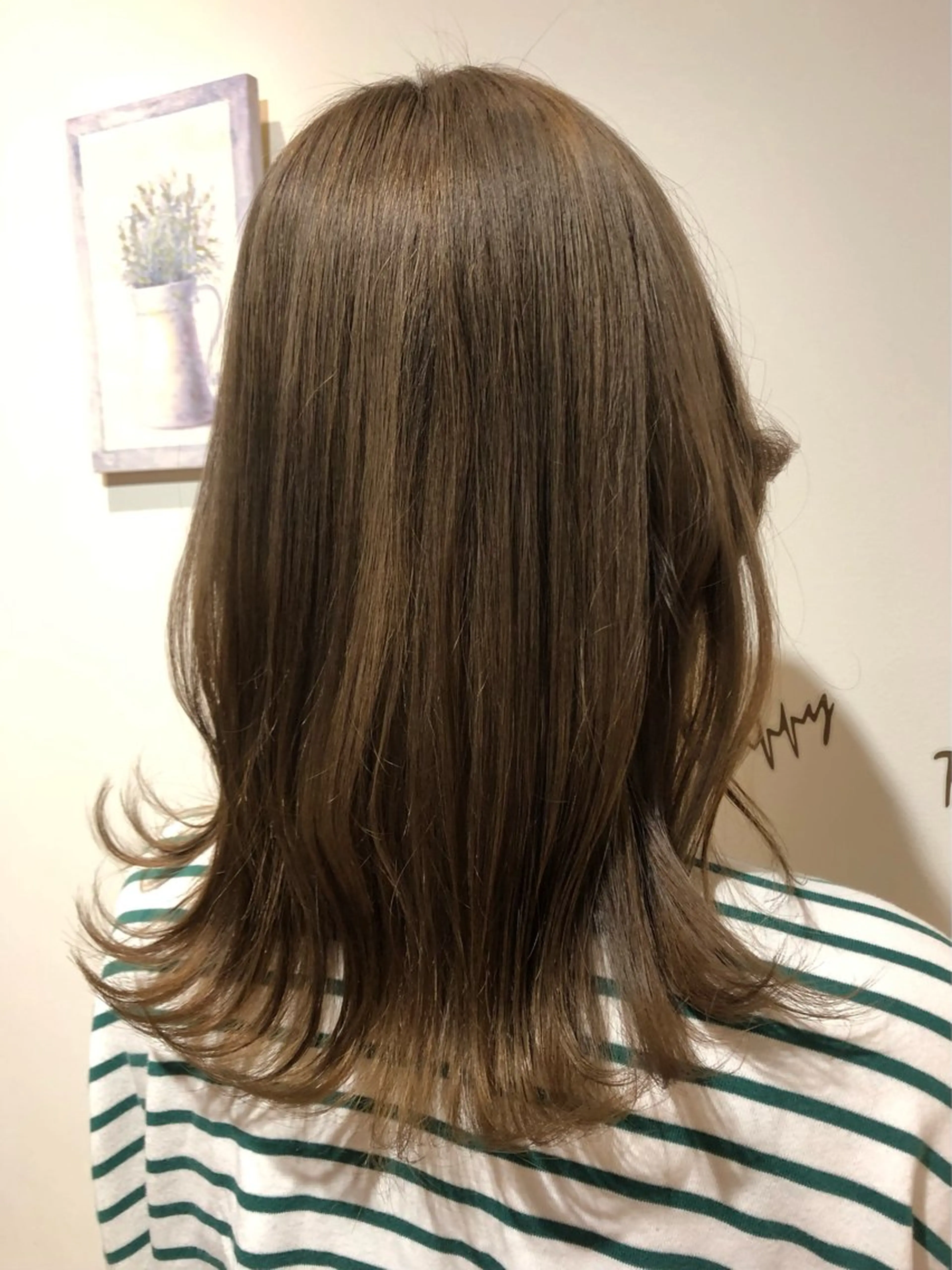 ミディアム カラー トップ スタイリストのヘアスタイル