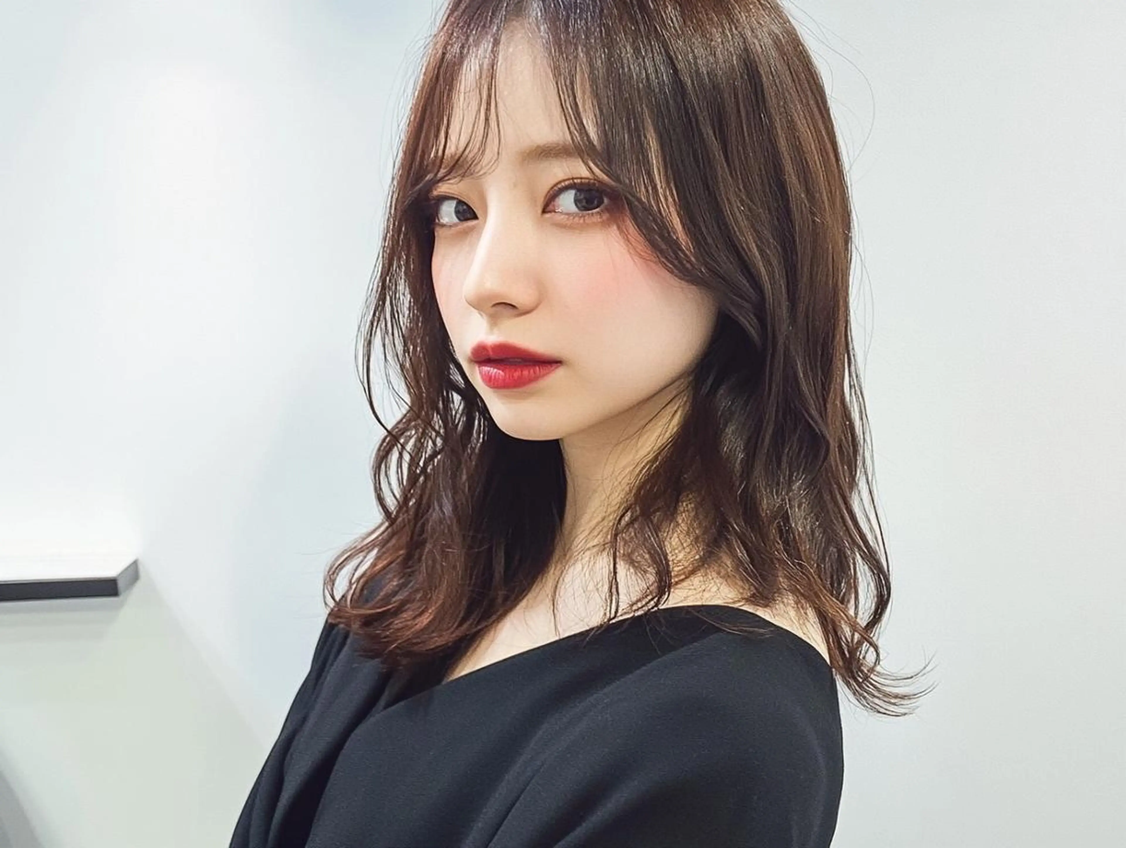 ミディアム カラー ブリーチ 透明感カラー ハイトーンカラー 韓国風ヘア レイヤーカット カット ヘアカラー トリートメント lafit ラフィット 下大利のヘアスタイル