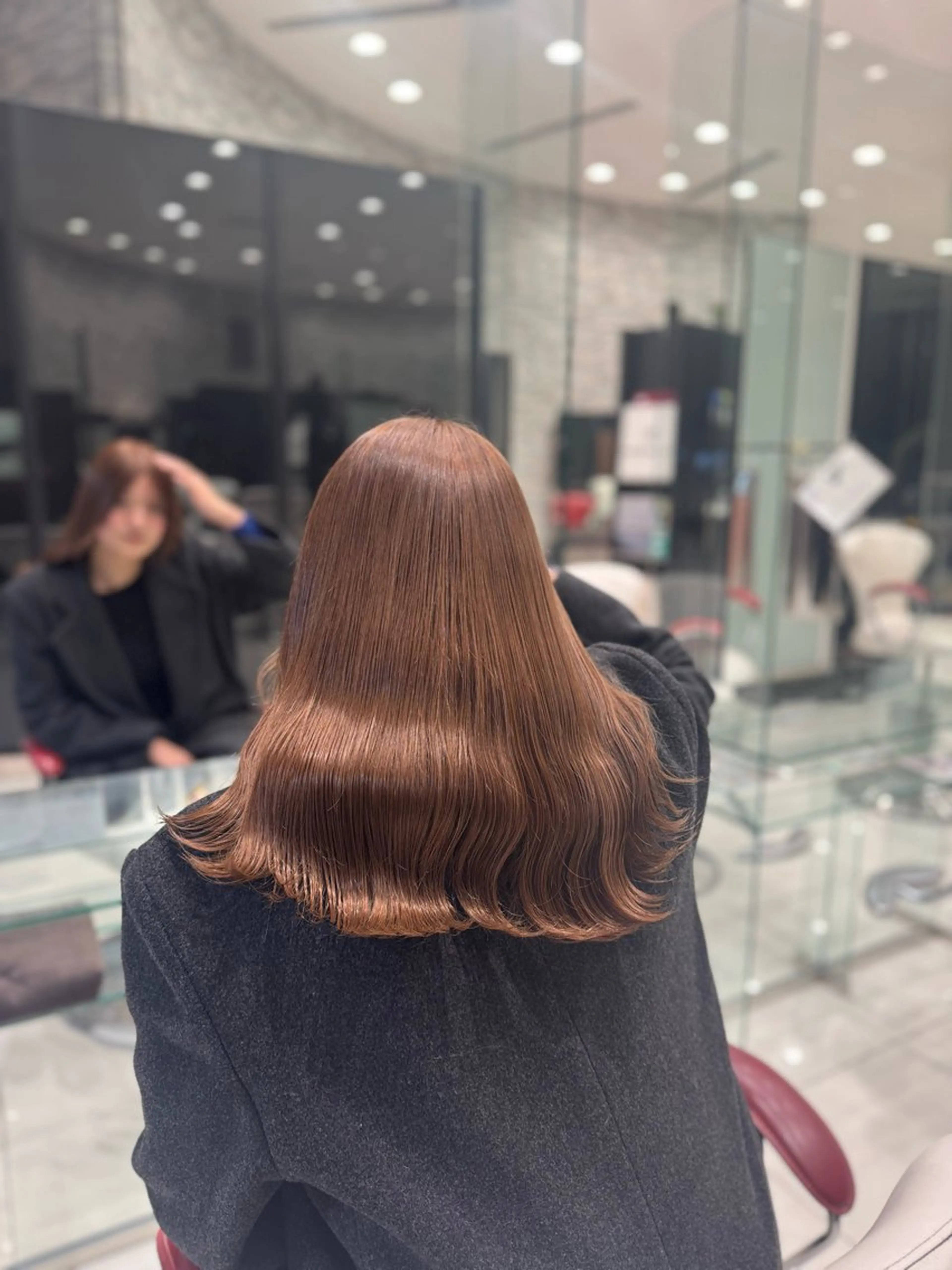 セミロング カラー ベージュカラー ショコラベージュ ダブルカラー 伊藤 柚奈のヘアスタイル