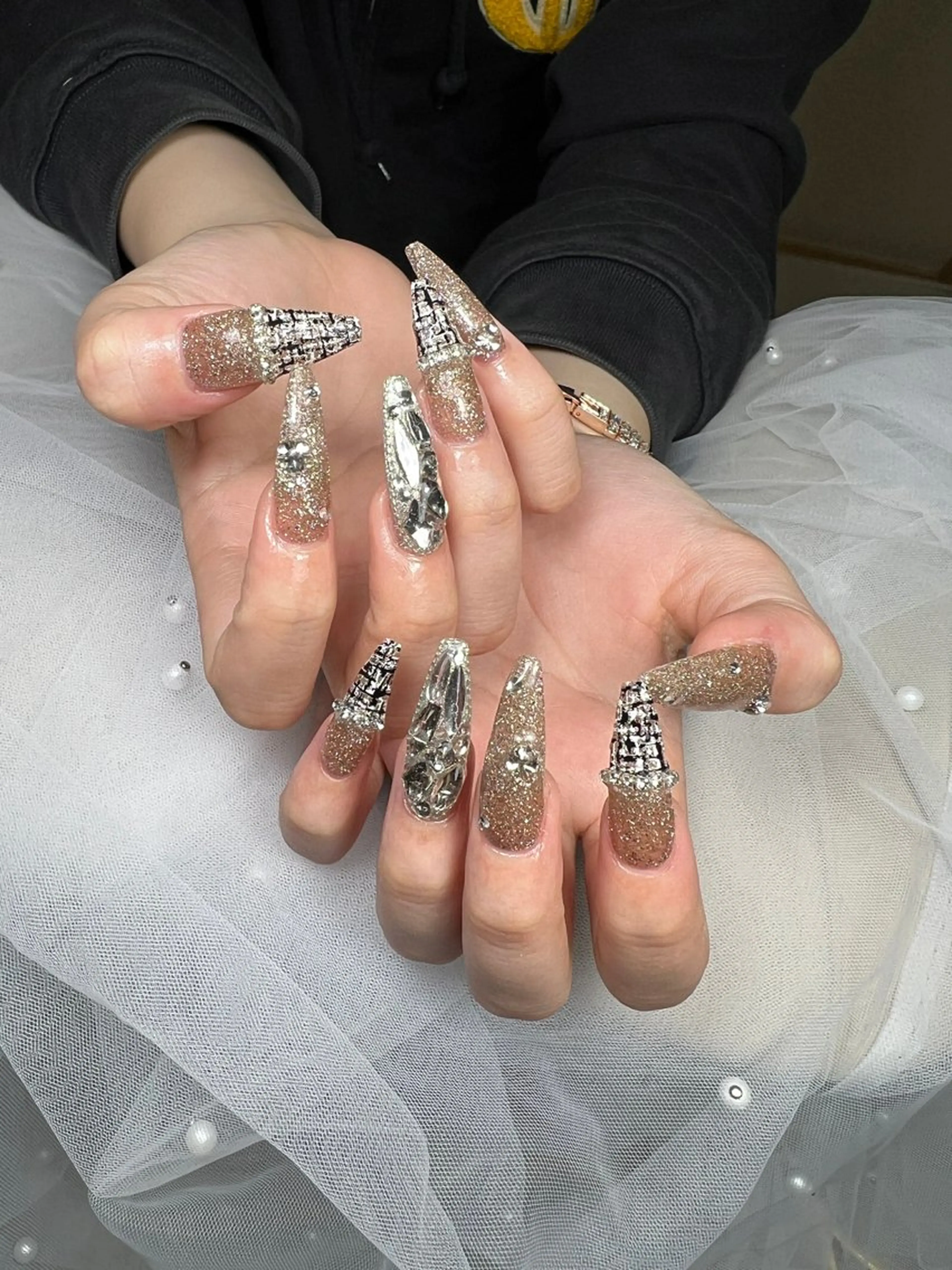 ネイル アートネイル オーロラネイル チークネイル 長さ出し フットネイル ハンドネイル ハンドケア Mio_ Noiranailのネイルデザイン