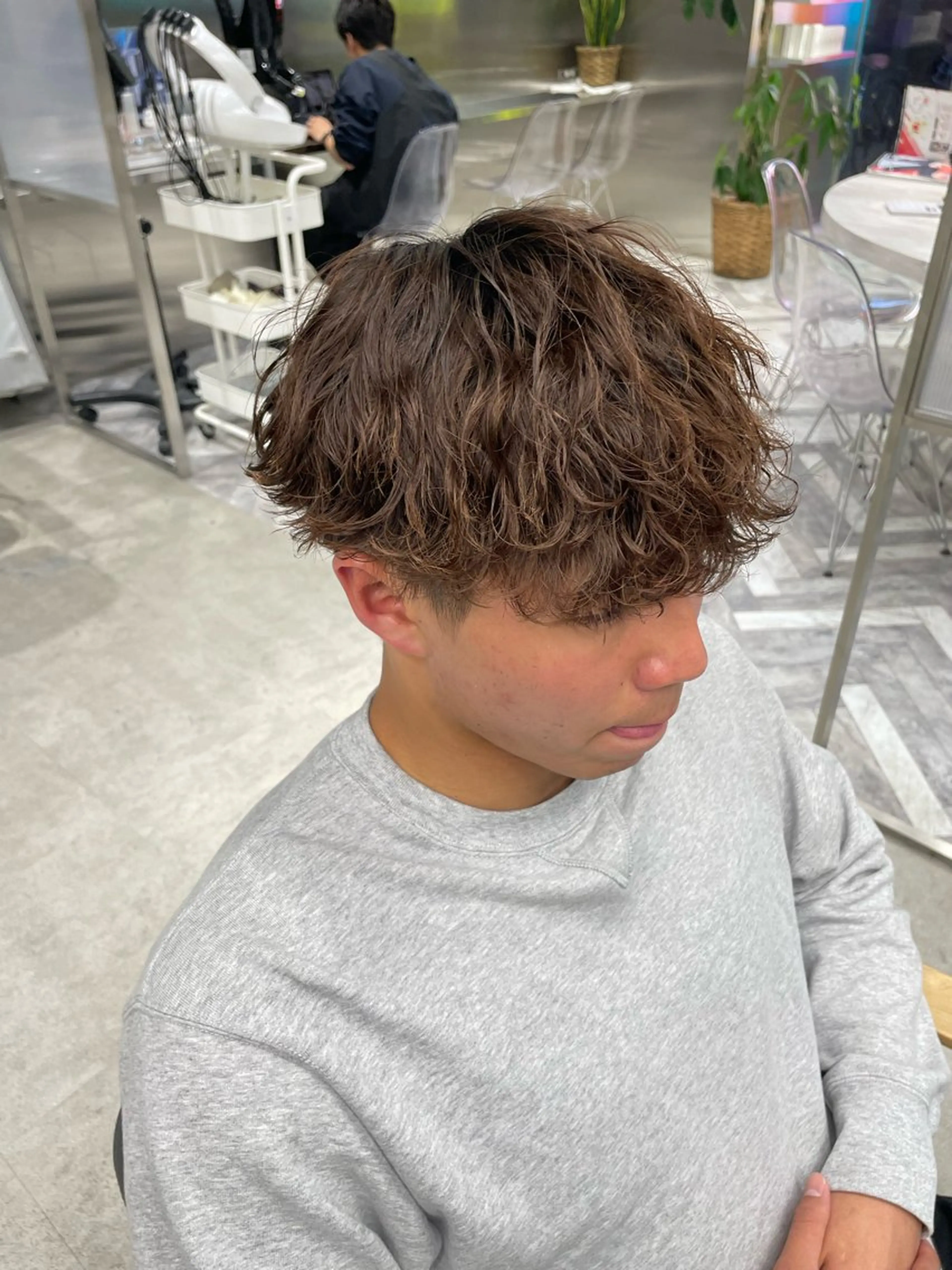 ショート パーマ メンズ メンズパーマ メンズツイストパーマ 波巻きパーマ スパイラルパーマ ツイストパーマ カット パーマ フェザーショート⚡️ REONのヘアスタイル