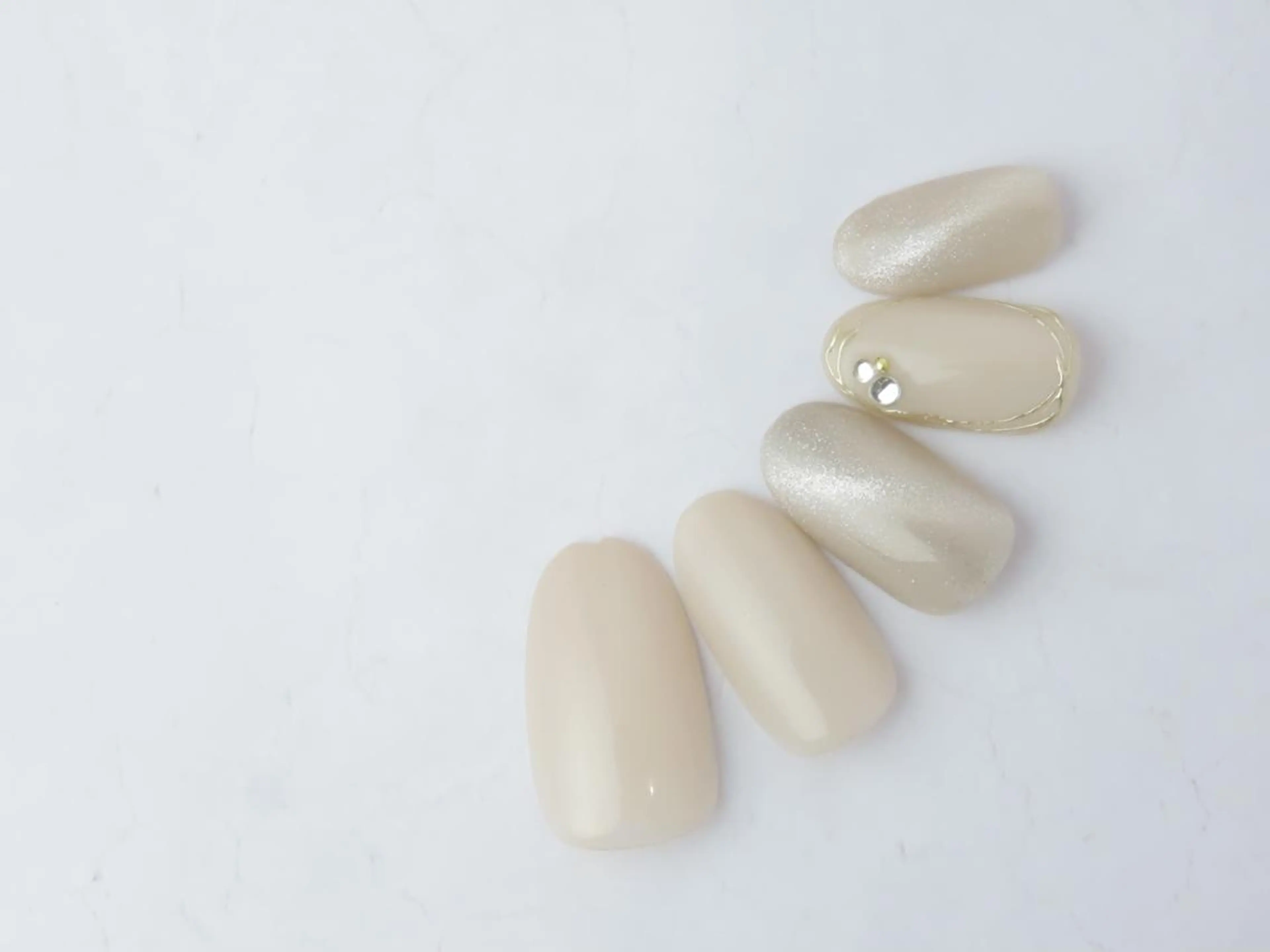 ネイル マグネットネイル ニュアンスネイル オフィスネイル ぷっくりネイル シンプルネイル ネイル＆まつ毛パーマ マニネイル碑文谷店のネイルデザイン