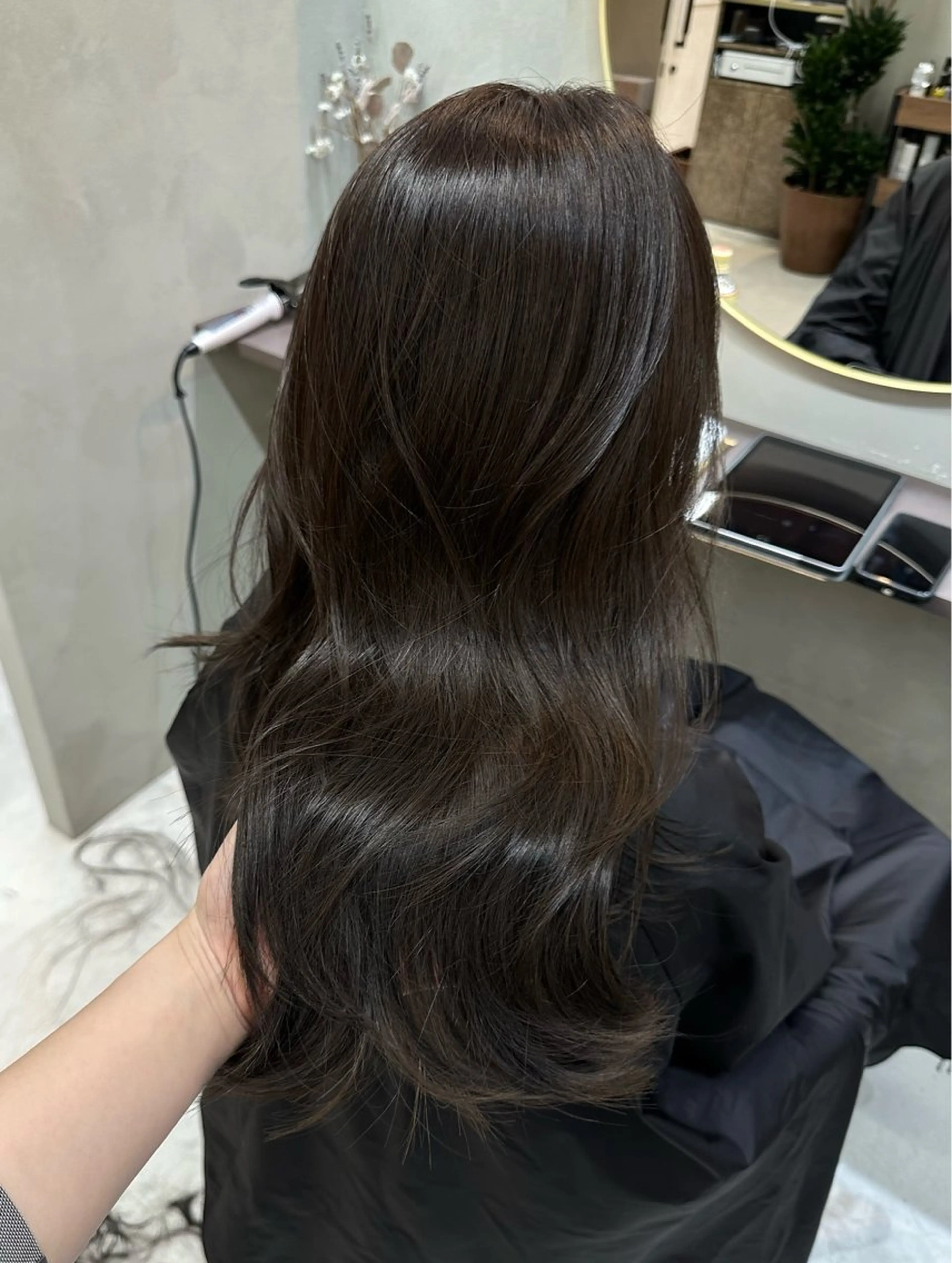 ロング カラー ベージュカラー オリーブベージュ 髪質改善 色落ちまでキレイに！ ！女性サロンのヘアスタイル