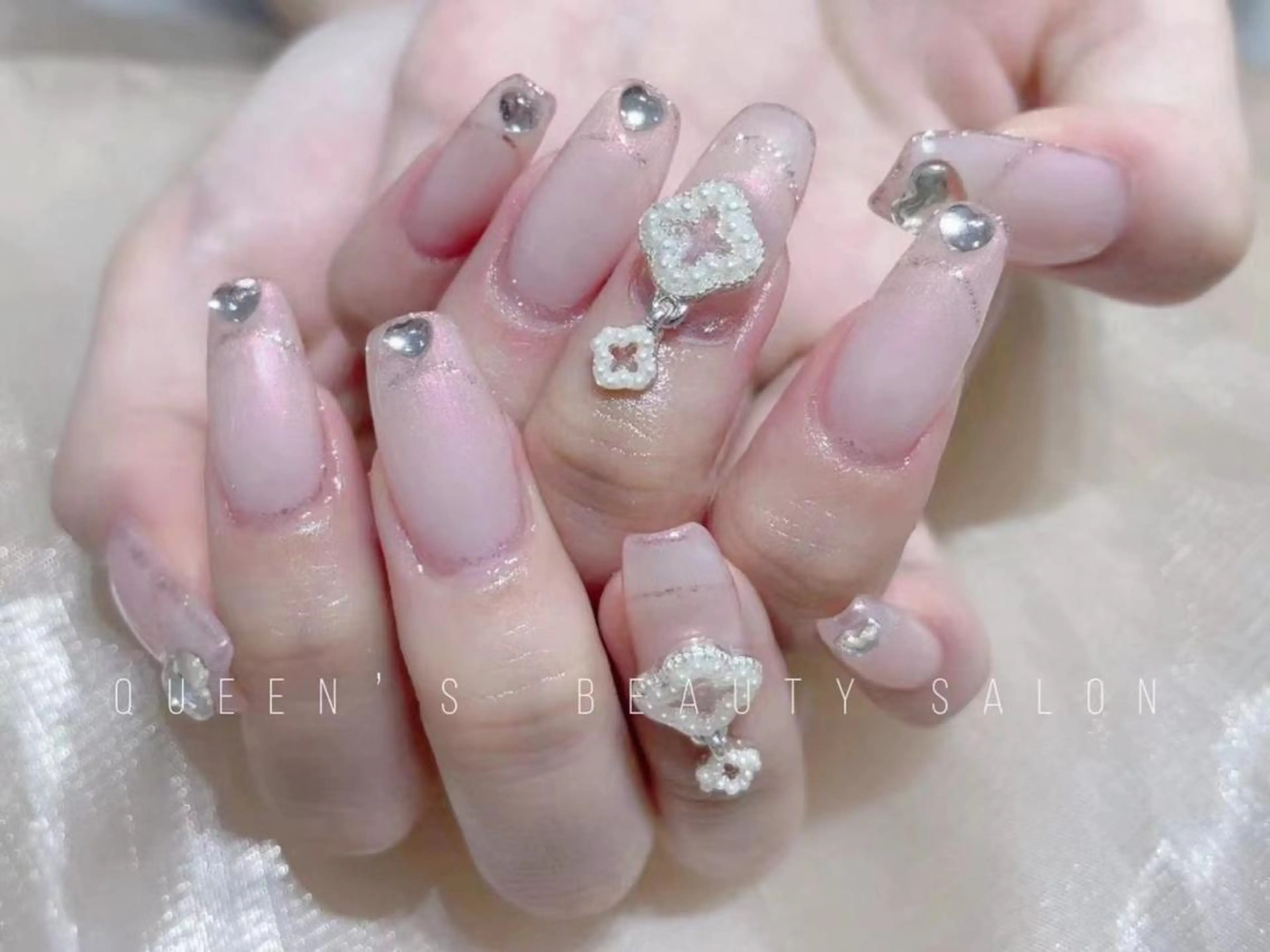 ネイル ハンドネイル Queens ciciのネイルデザイン