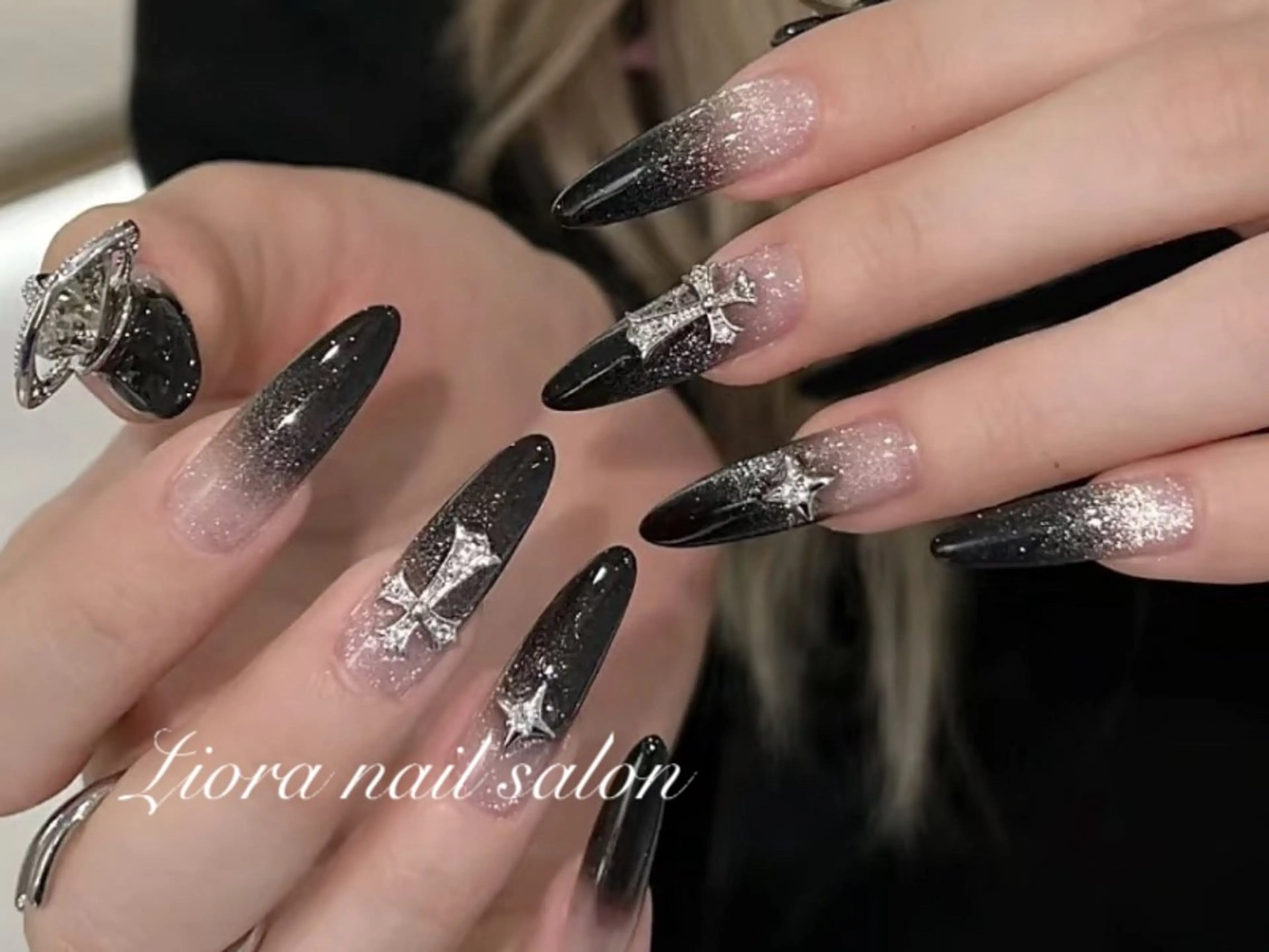 ネイル フレンチネイル ジェルネイル ガーリー グラデーション キラキラネイル ハンドネイル Liora nail スカルプ専門店のネイルデザイン