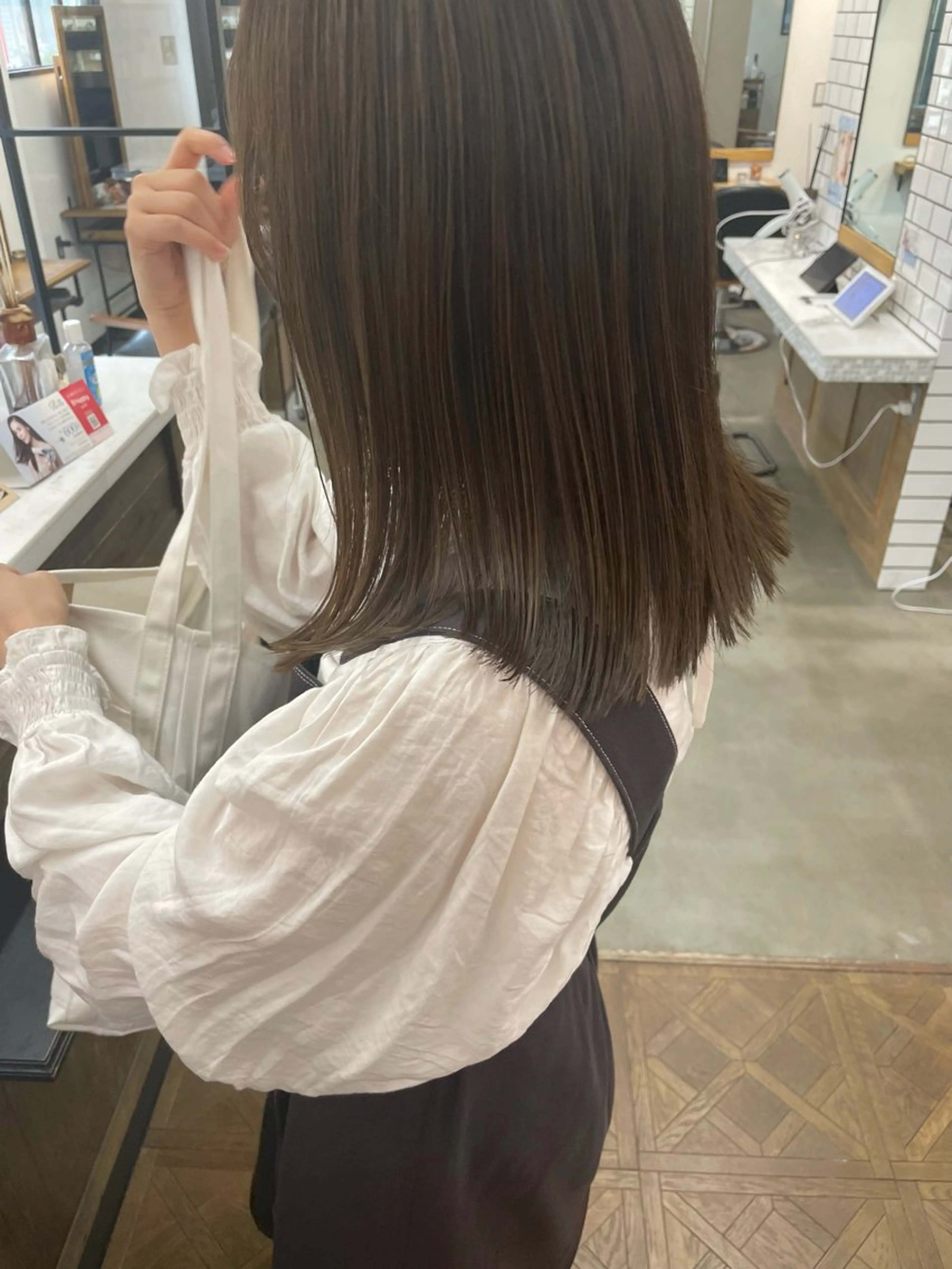 ミディアム くすみベージュカラー 🪻HARUKAのヘアスタイル