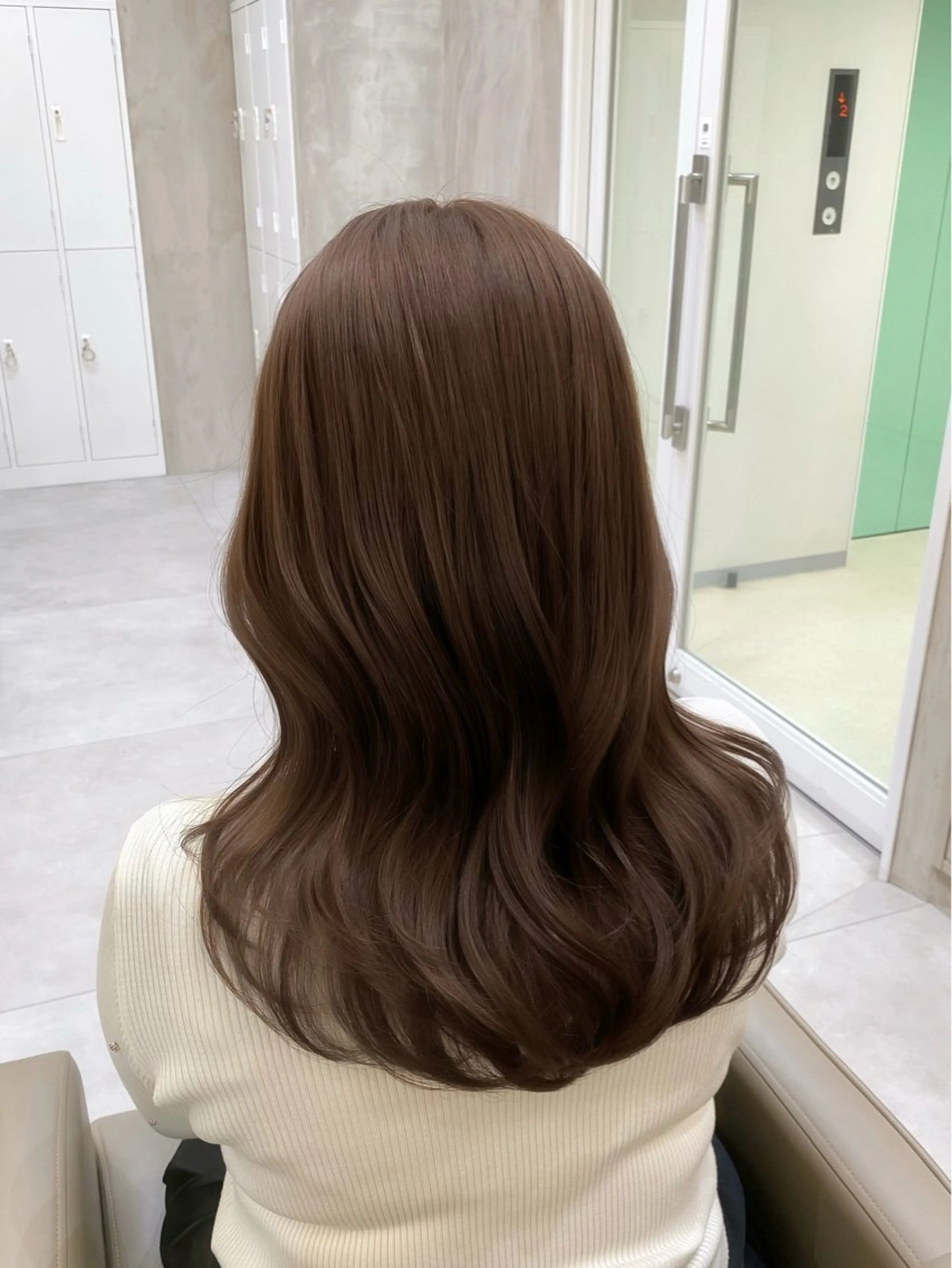 セミロング カラー ヘアアレンジ ベージュカラー ブリーチ ブラウンカラー ショコラブラウン チョコレートブラウン カット ヘアカラー トリートメント ヘアセット 赤み消し🫧韓国ヘア 🫧藤岡誠也のヘアスタイル