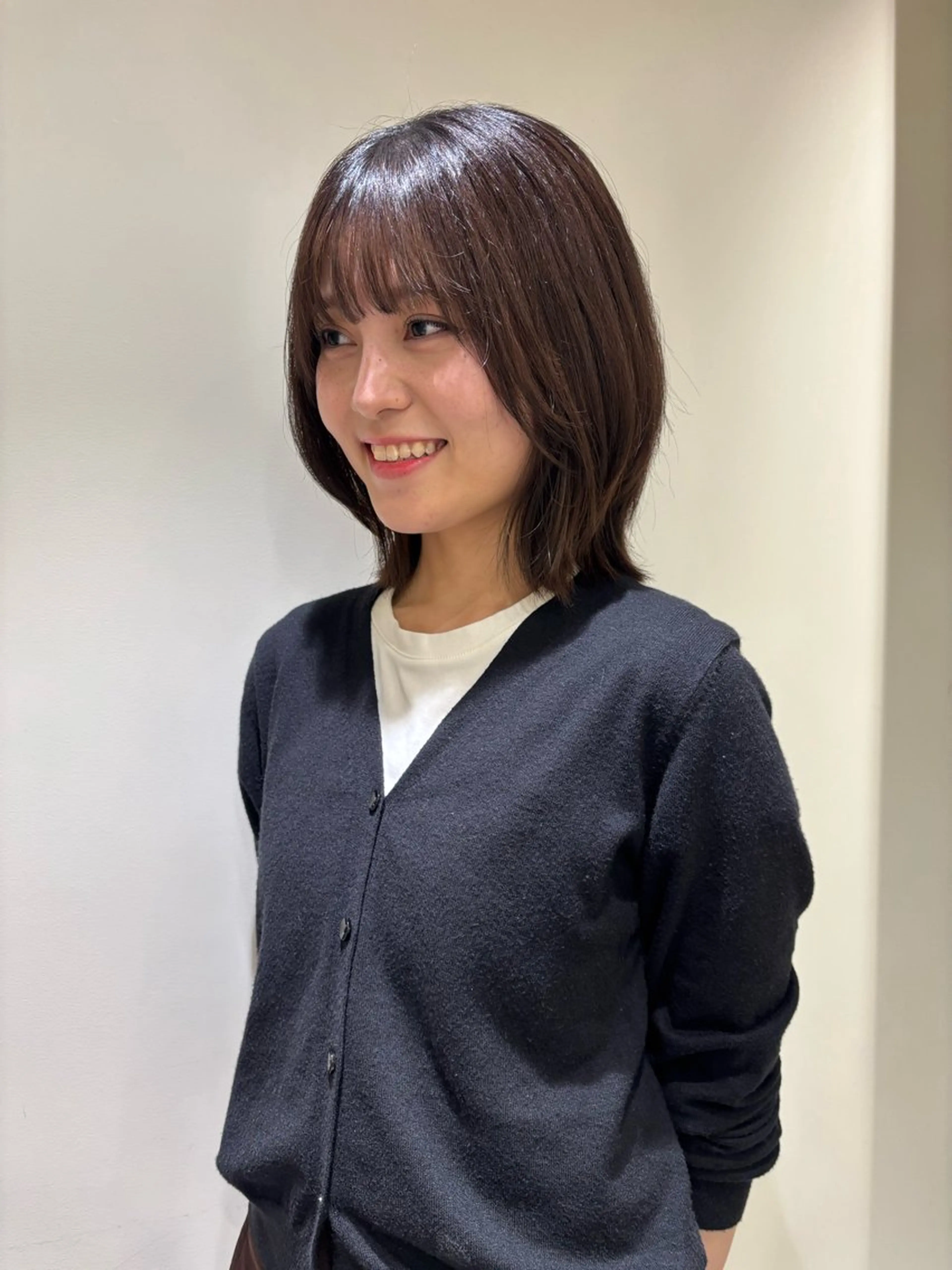 ミディアム カット 角田 桃香のヘアスタイル