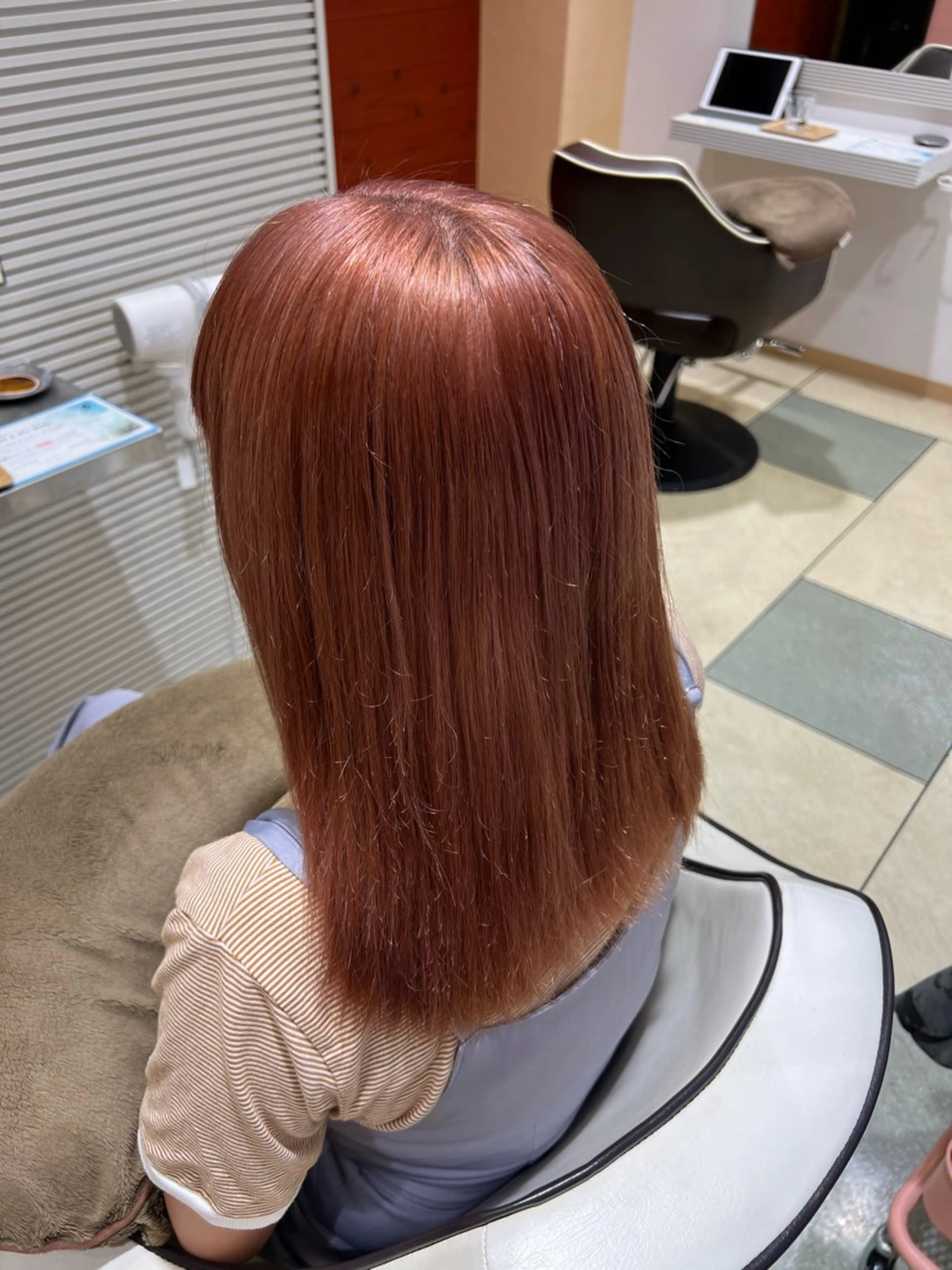 セミロング カラー momb 折戸結菜のヘアスタイル