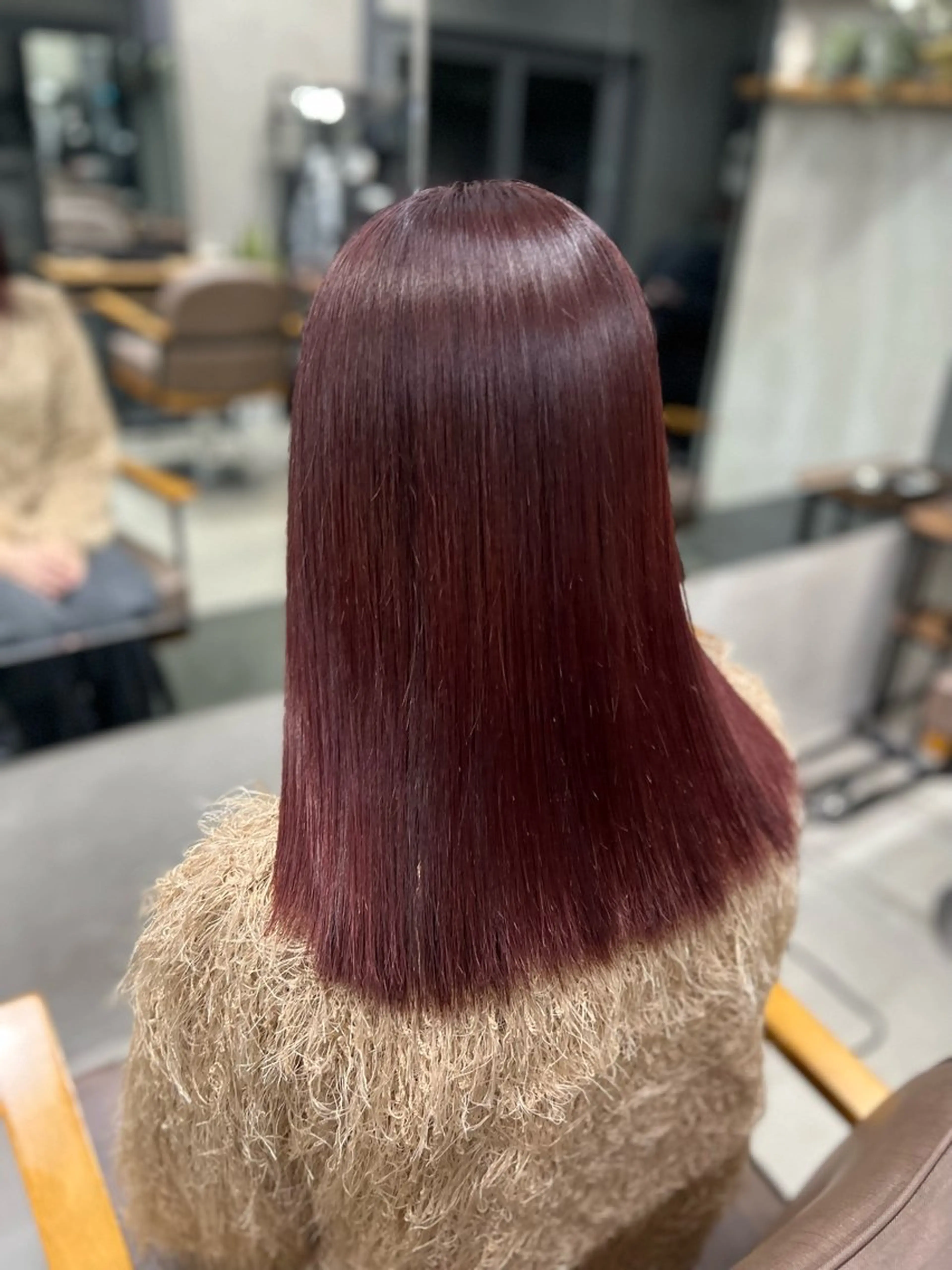 ミディアム カット ヘアカラー トリートメント maya レイヤーカットのヘアスタイル