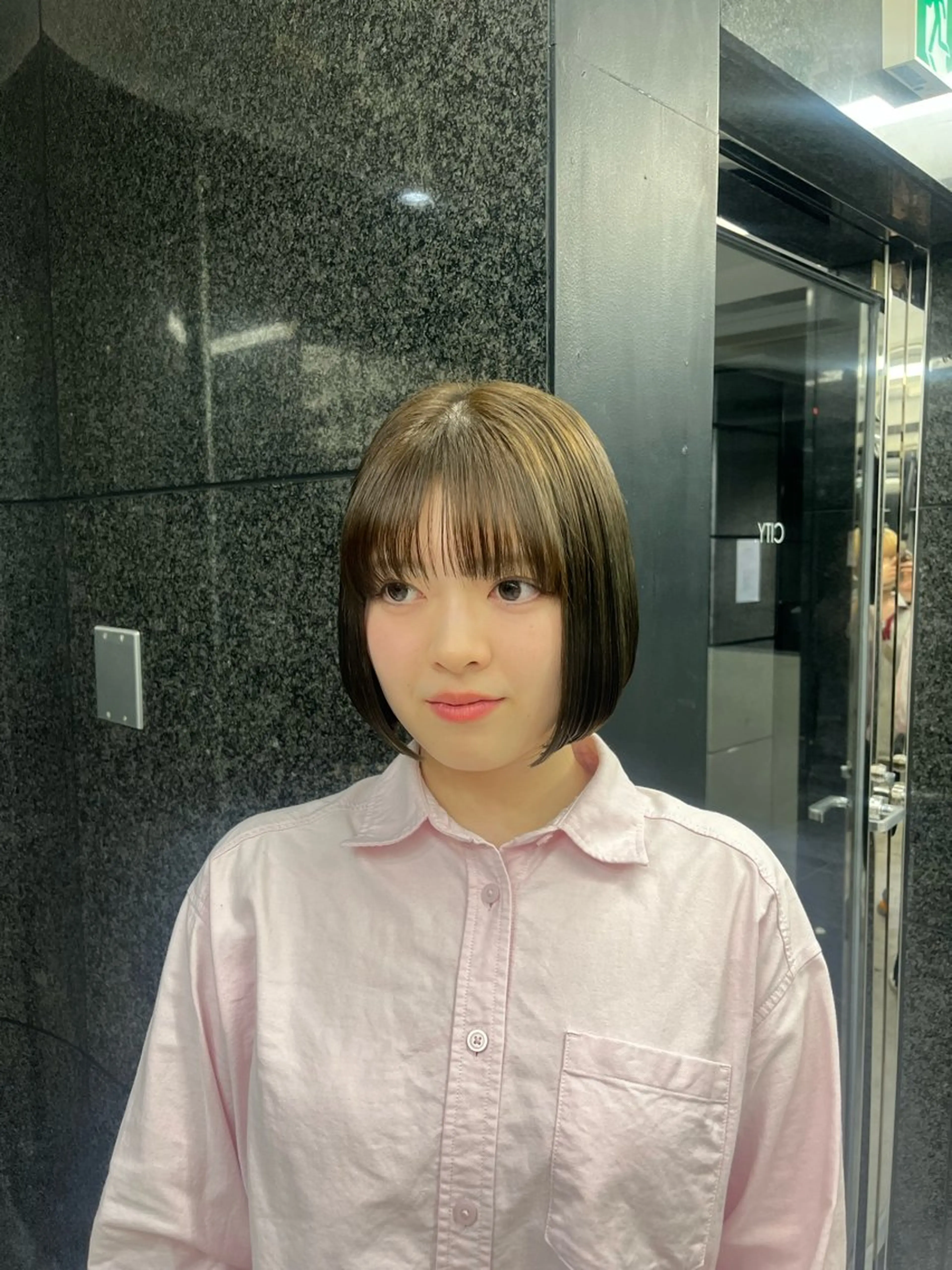 ショート カラー ベージュカラー オリーブベージュ カット ヘアカラー トリートメント 暖色カラー/パラッと Bob/モエのヘアスタイル