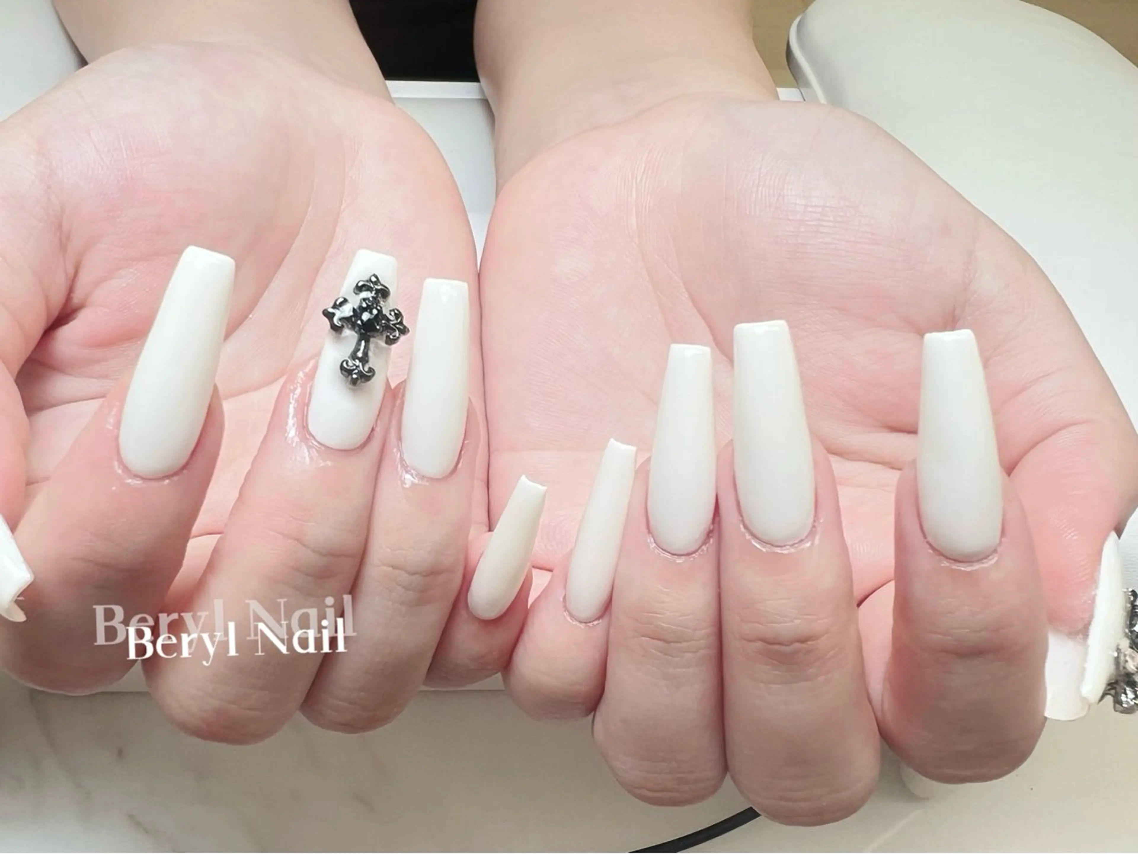 ロング ハンドネイル Beryl Nail 新大久保のネイルデザイン