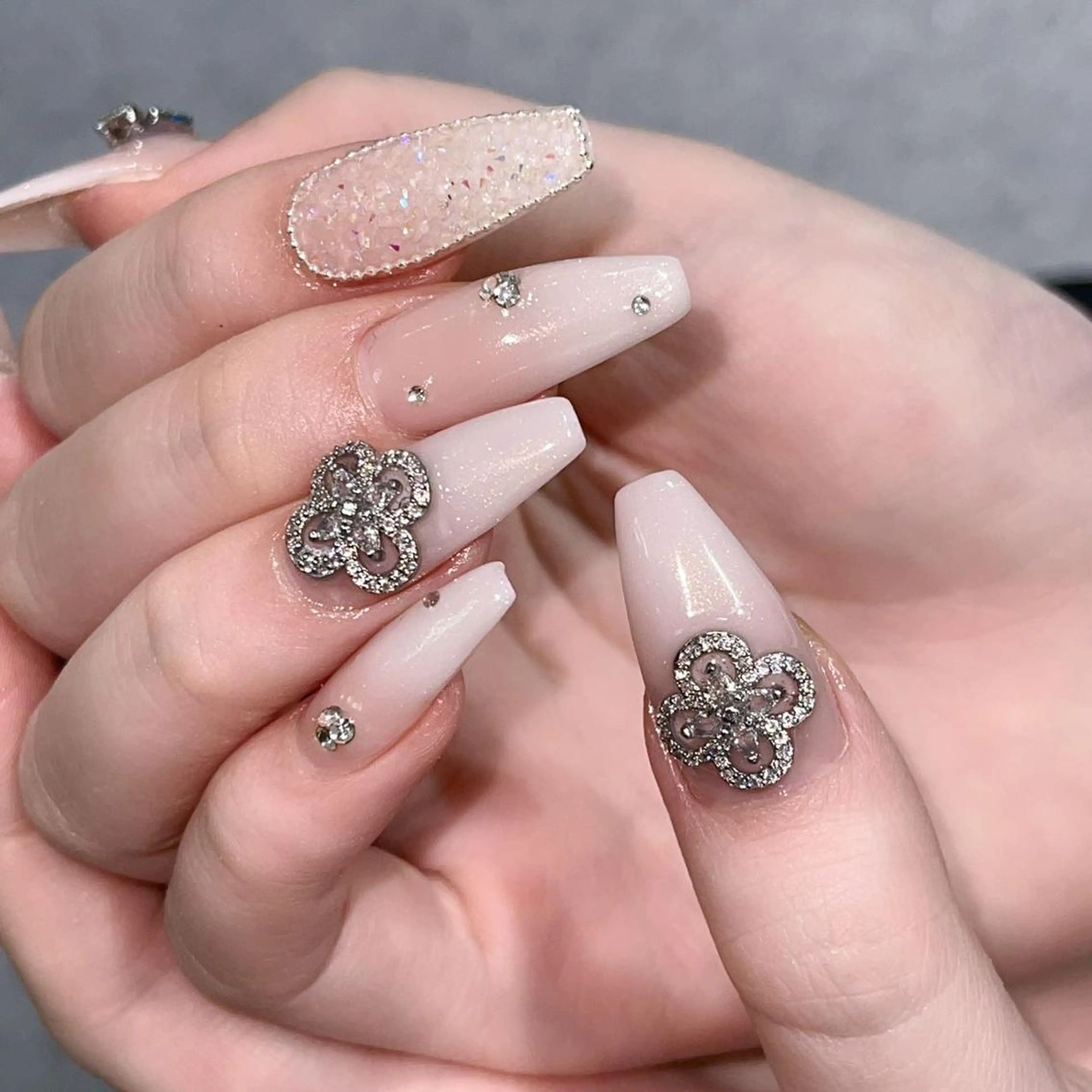 ネイル ハンドネイル Queens ひなのネイルデザイン