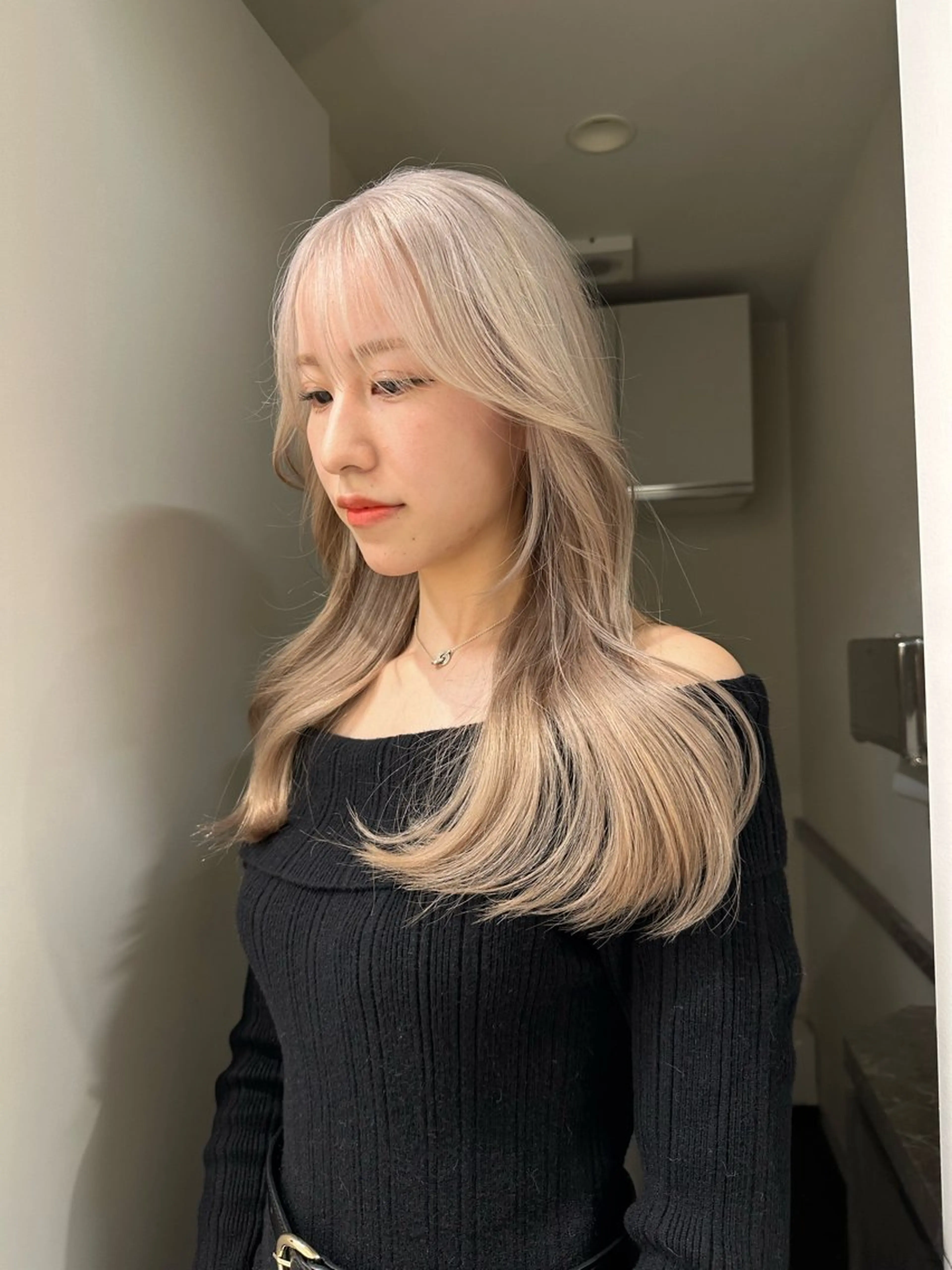 ミディアム 髪質改善 韓国風ヘア カット トリートメント レイヤーカット 透明感カラーのヘアスタイル