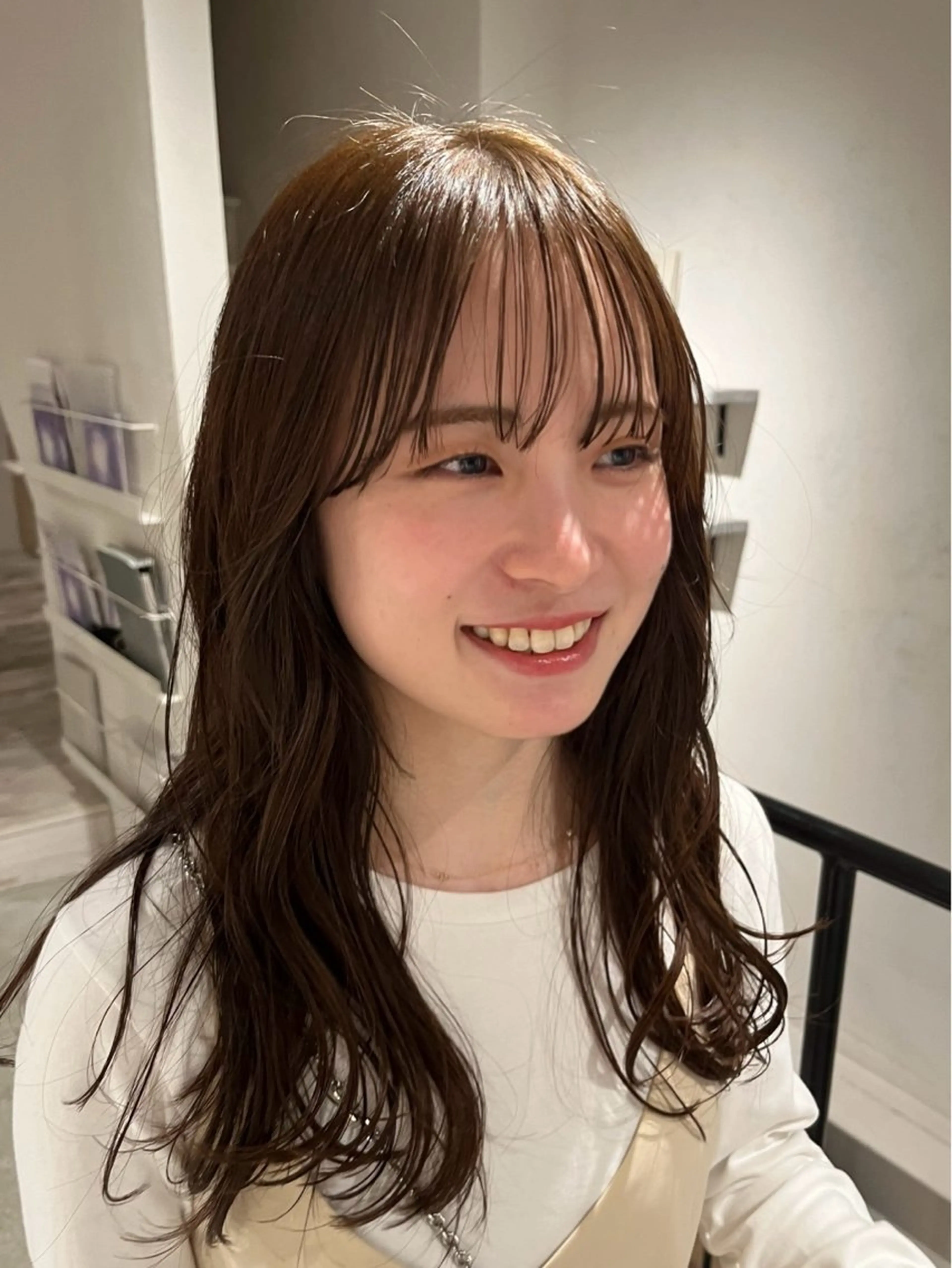 ロング カラー anna/ラフパーマ /くすみベージュのヘアスタイル