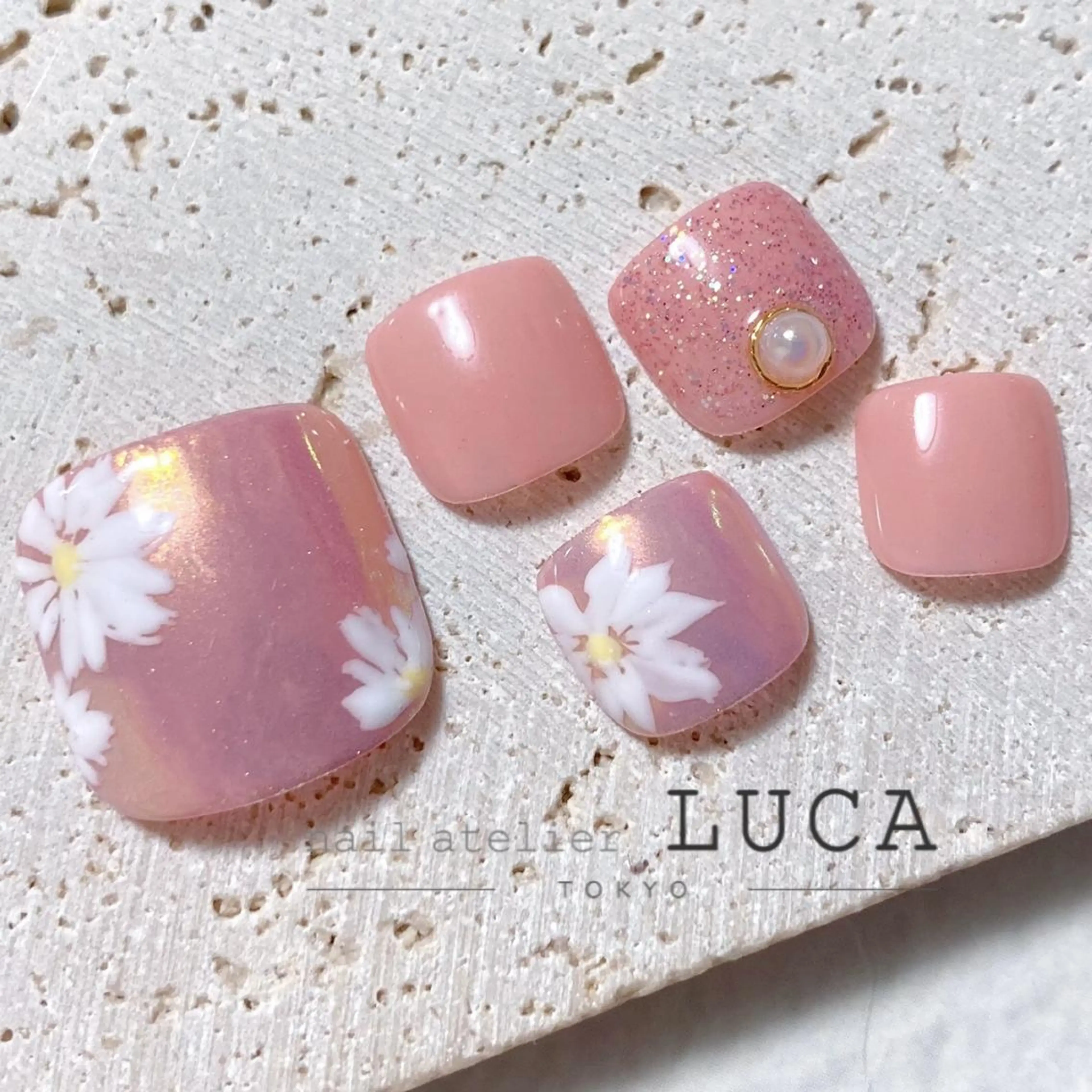 ネイル アートネイル オーロラネイル クリアネイル 長さ出し フットネイル フットネイル ネイルアトリエルカ スタッフのネイルデザイン