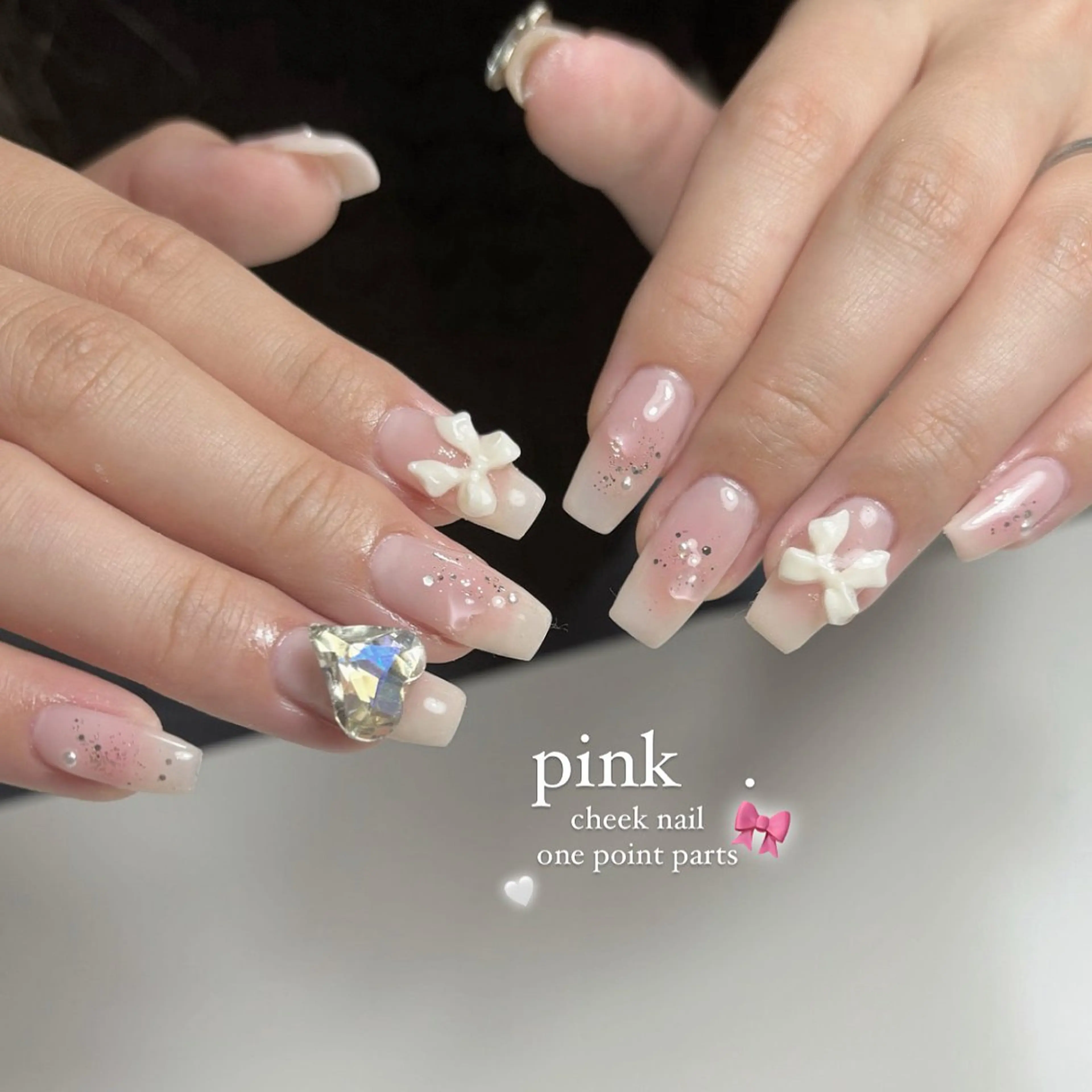 ネイル チークネイル 韓国ネイル ラメ(グリッター) 持ち込み シンプルネイル Larme ［ﾗﾙﾑ］のネイルデザイン