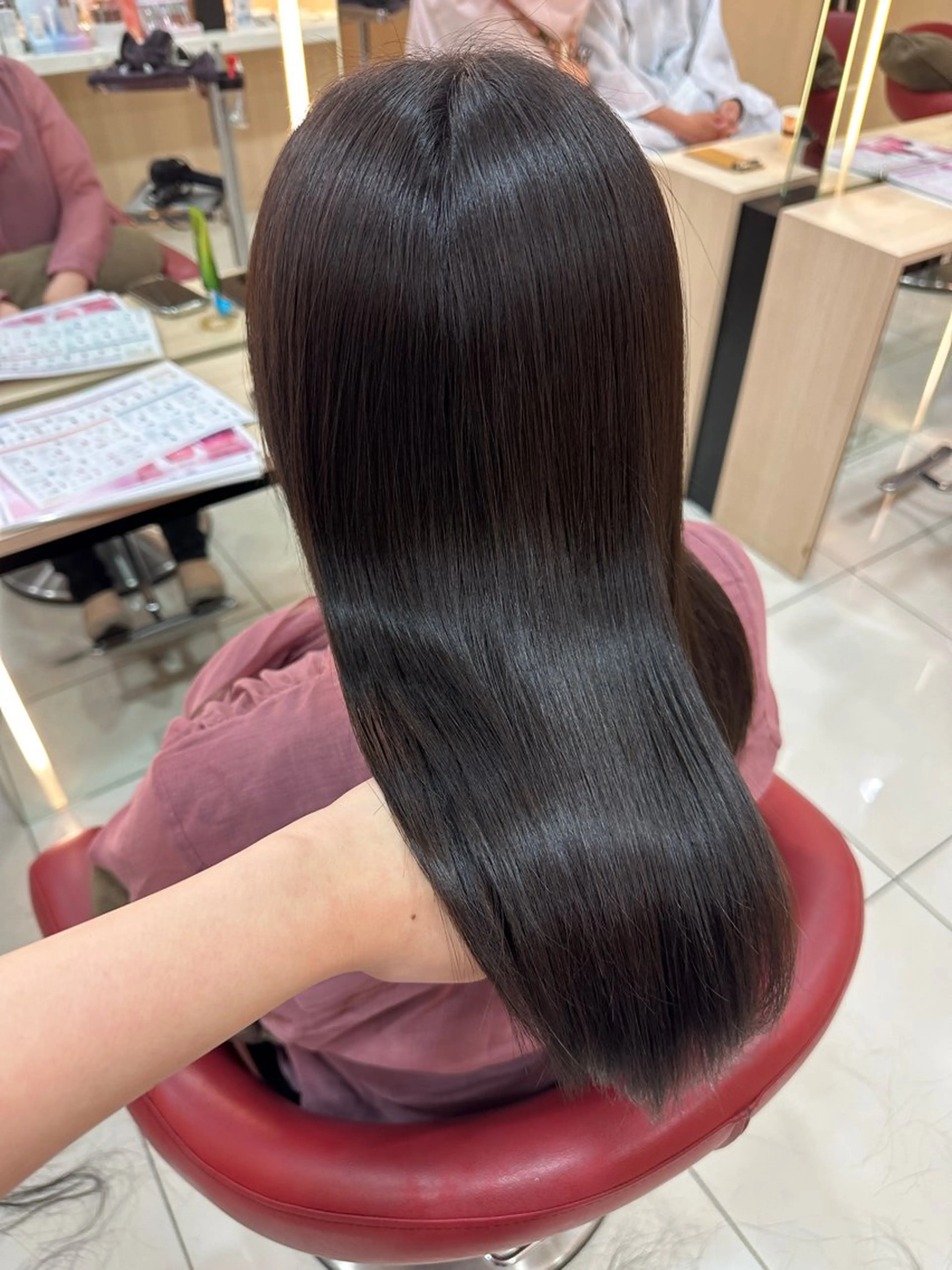 ロング カラー イルミナカラー カット ヘアカラー トリートメント 透明感オリーブ🫒 ×レイヤーMIKUのヘアスタイル