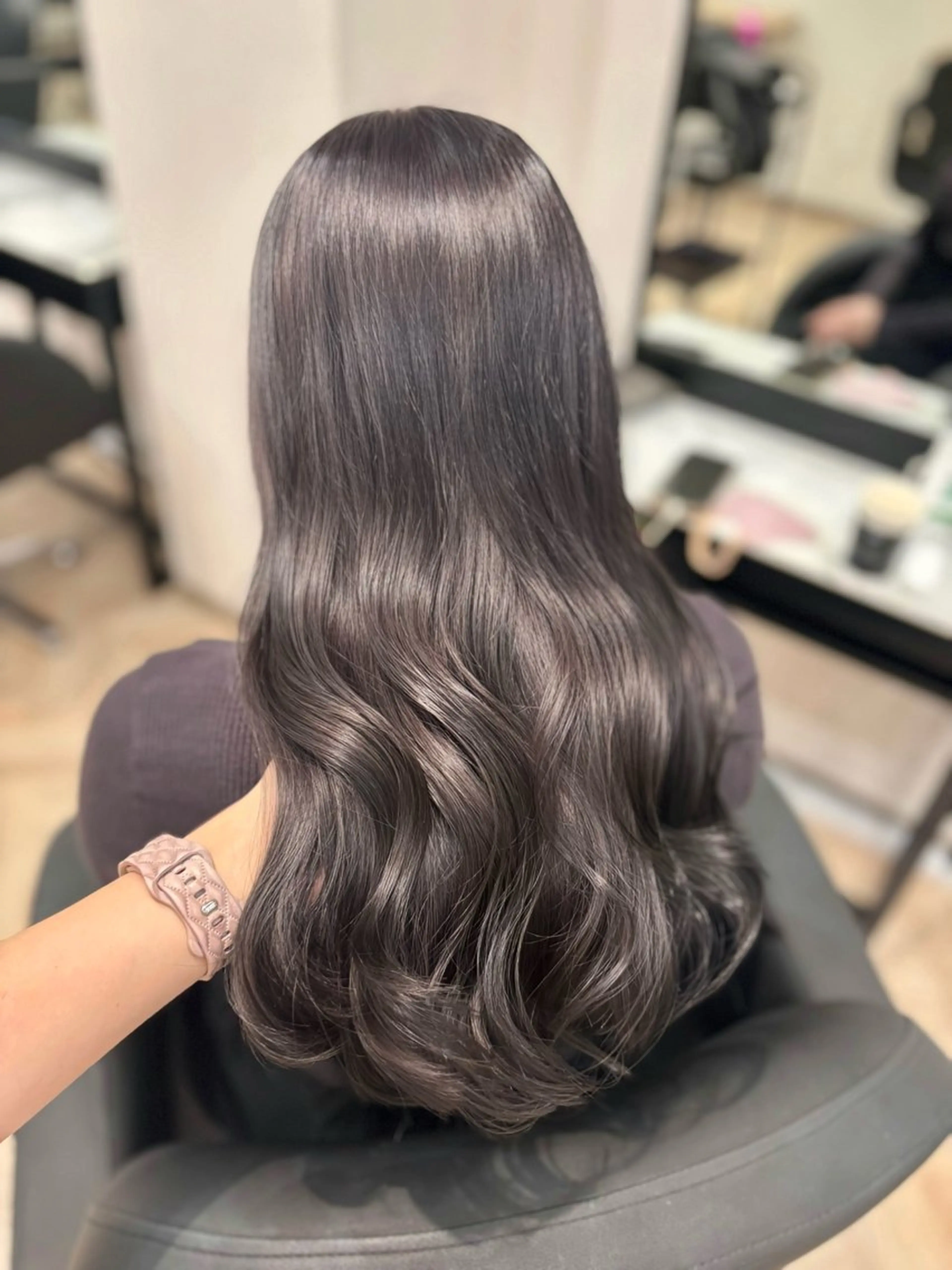 ロング カラー グレージュ ラベンダーカラー ラベンダーグレージュ ラベンダーグレー 髪質改善 カット ヘアカラー トリートメント 𝒎𝒐𝒆🩰 名駅/ヘアメ/暖色♡のヘアスタイル