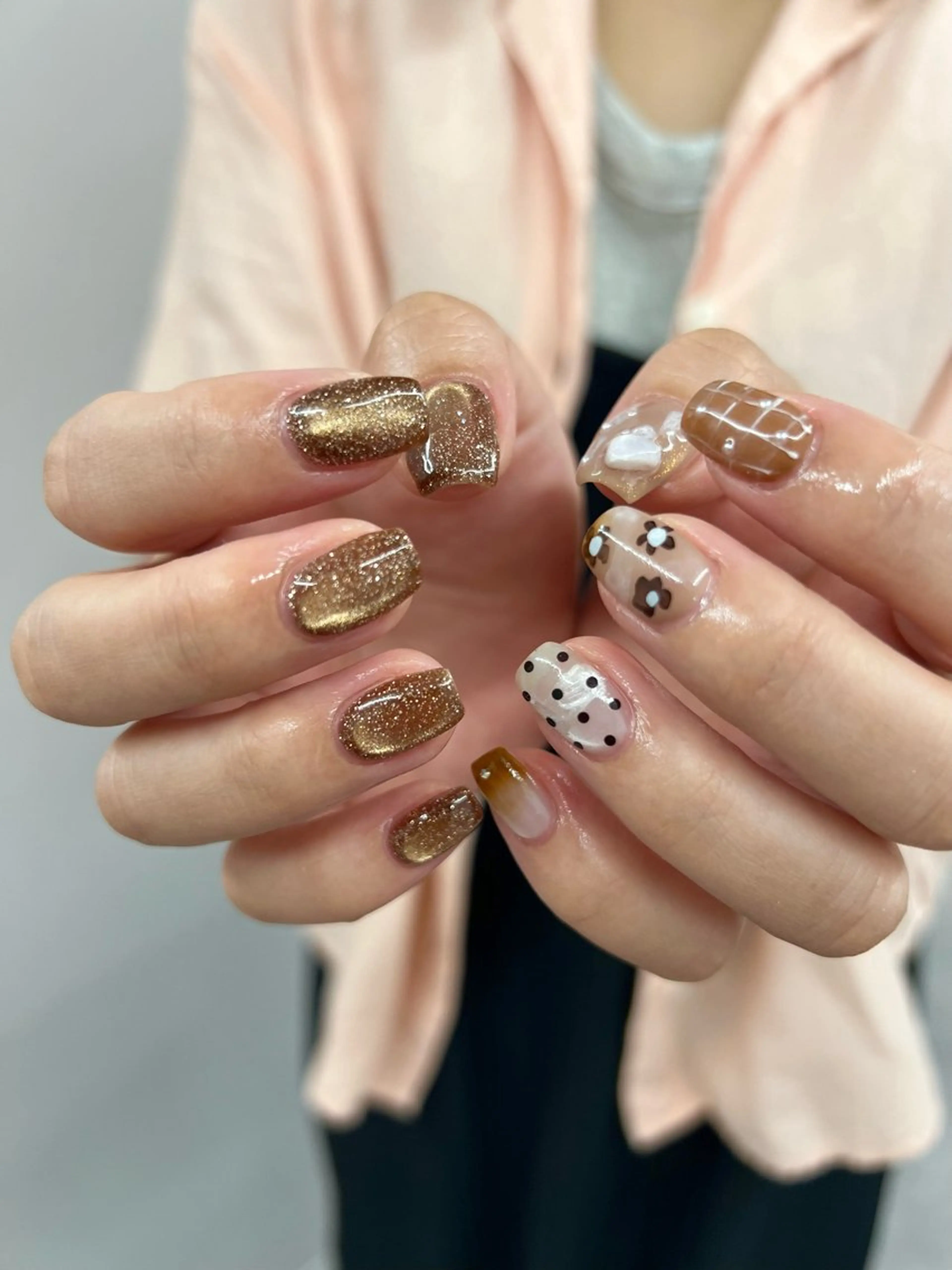 ネイル ブラウン ドット ジェルネイル マグネットネイル ニュアンスネイル ハンドネイル ハンドケア Bana_ Nailのネイルデザイン