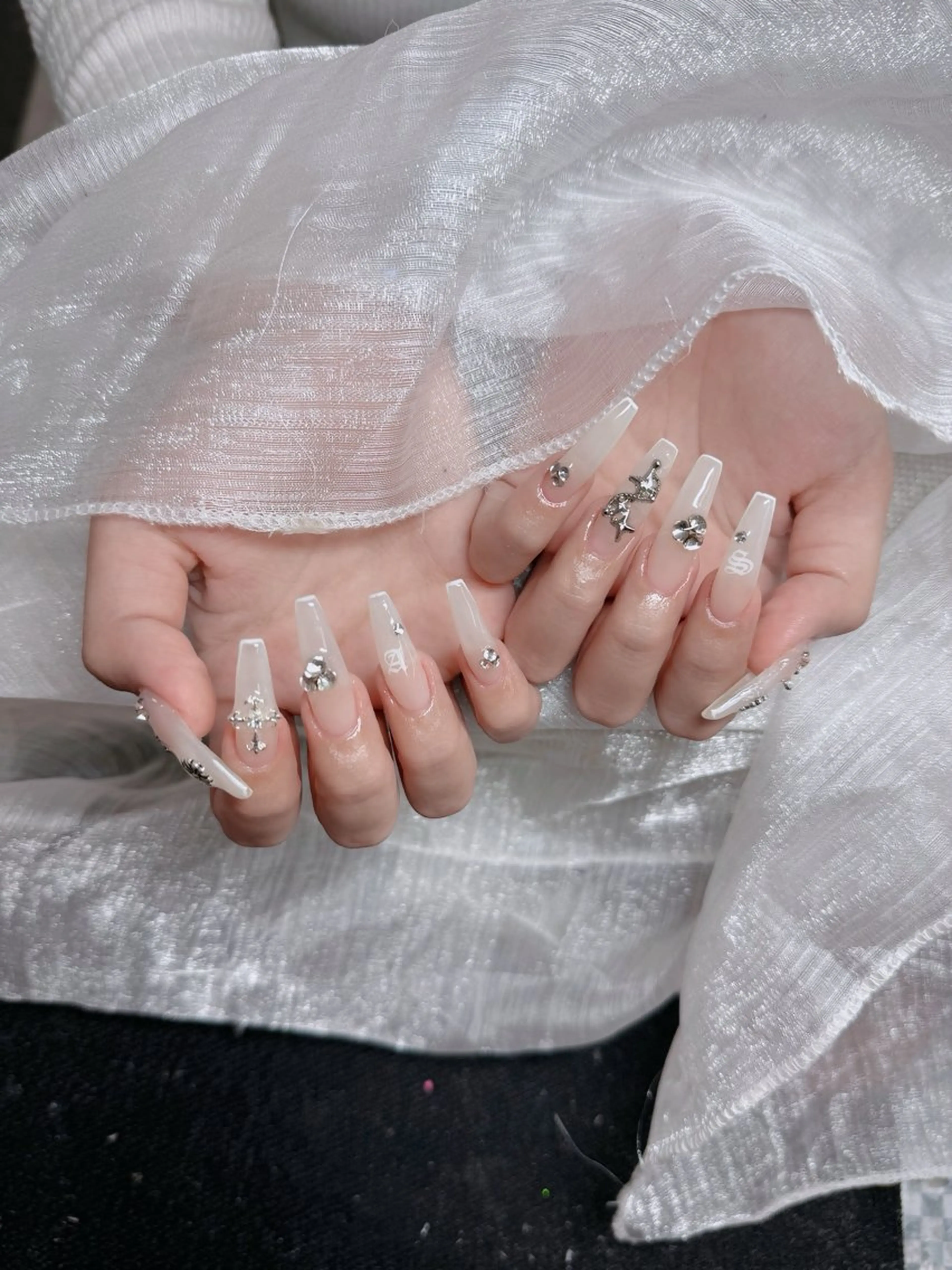 ネイル フレンチネイル ジェルネイル ガラスフレンチ ハロウィン ハート H.baby Nail Salonのネイルデザイン