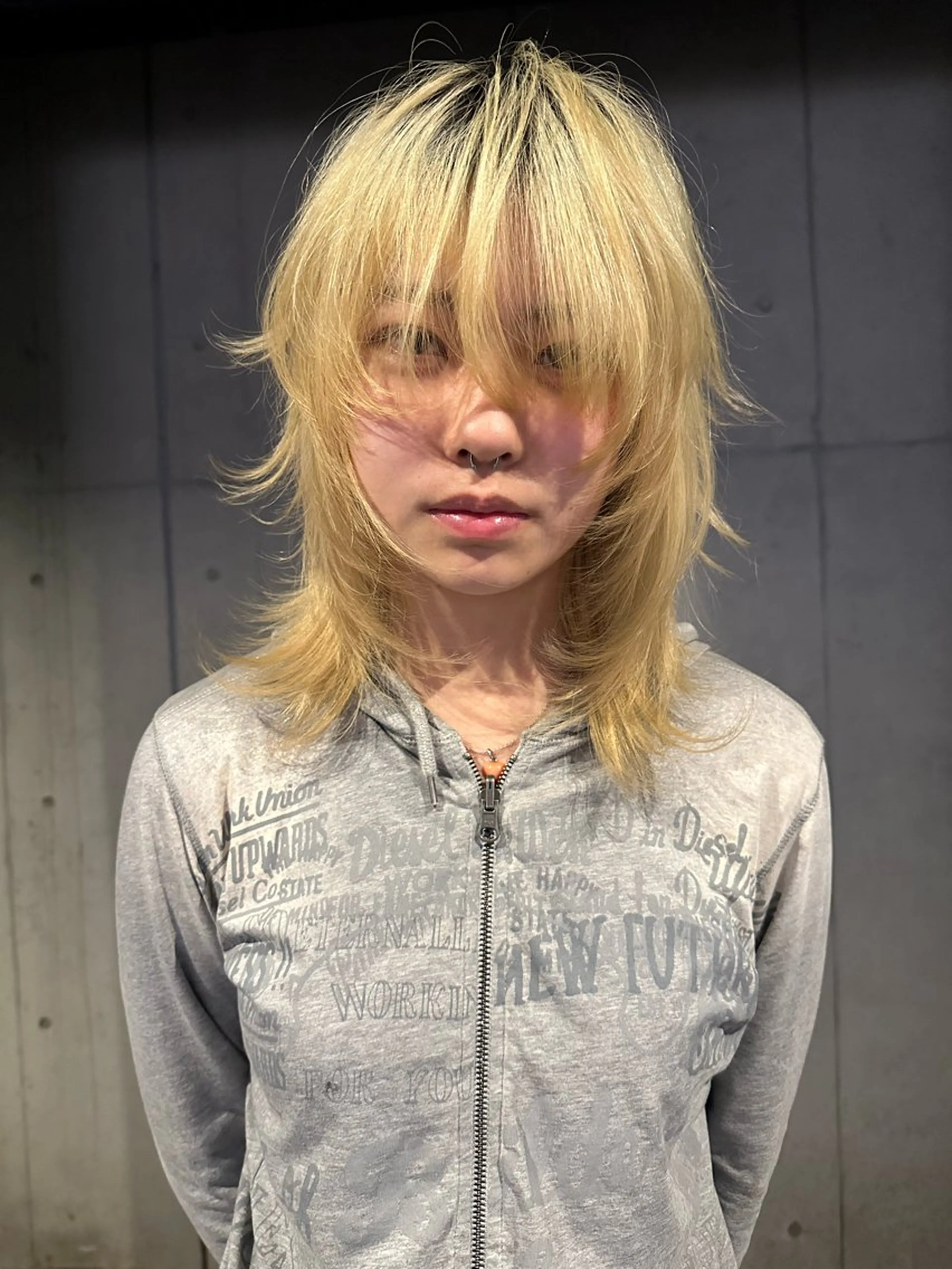 ミディアム カラー 顔まわりレイヤー レイヤーカット ウルフカット カット ヘアカラー 似合わせウルフ/ レイヤー/山本祐輔のヘアスタイル