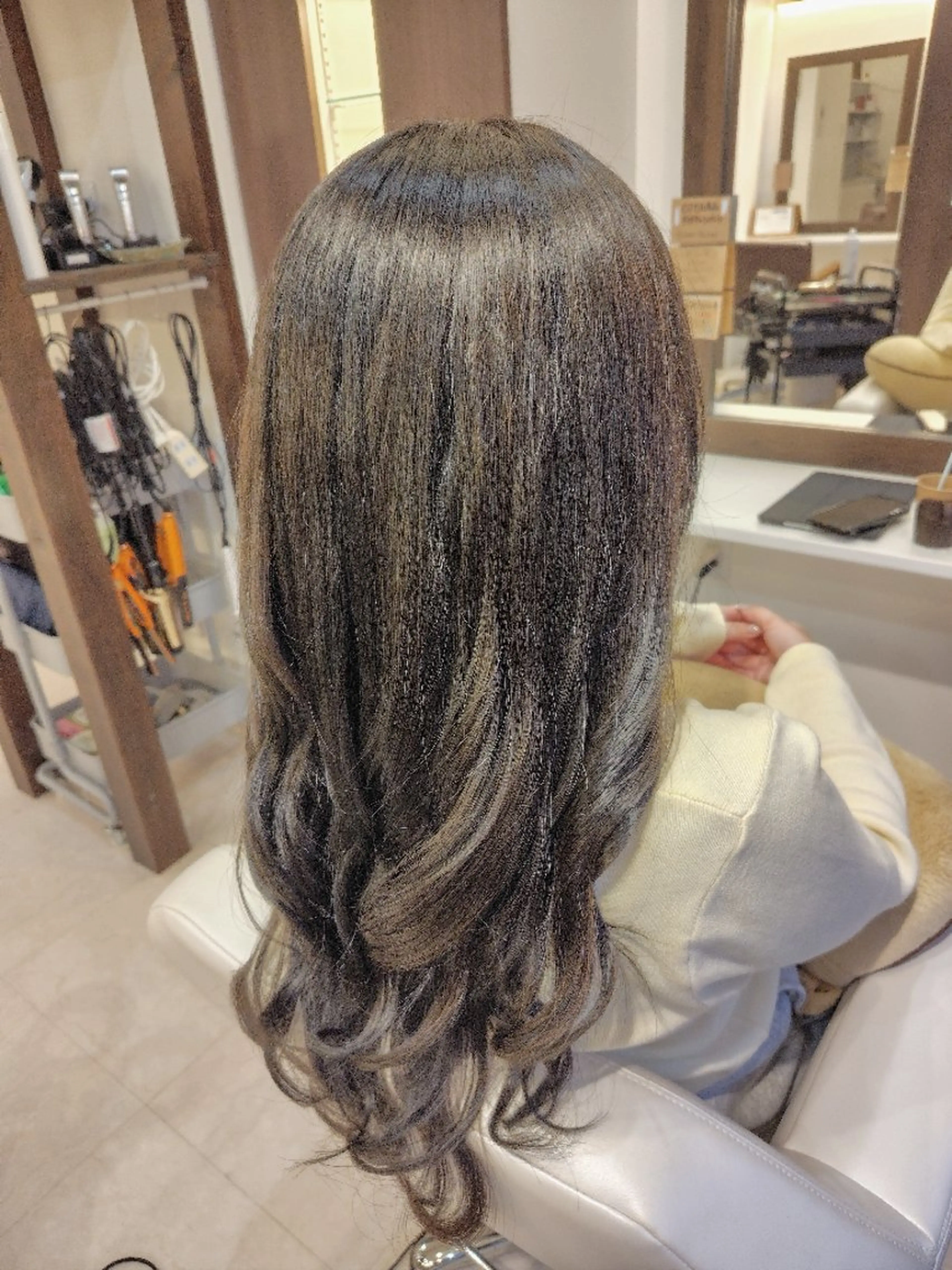 ロング ヘアカラー 三浦 瑞華のヘアスタイル
