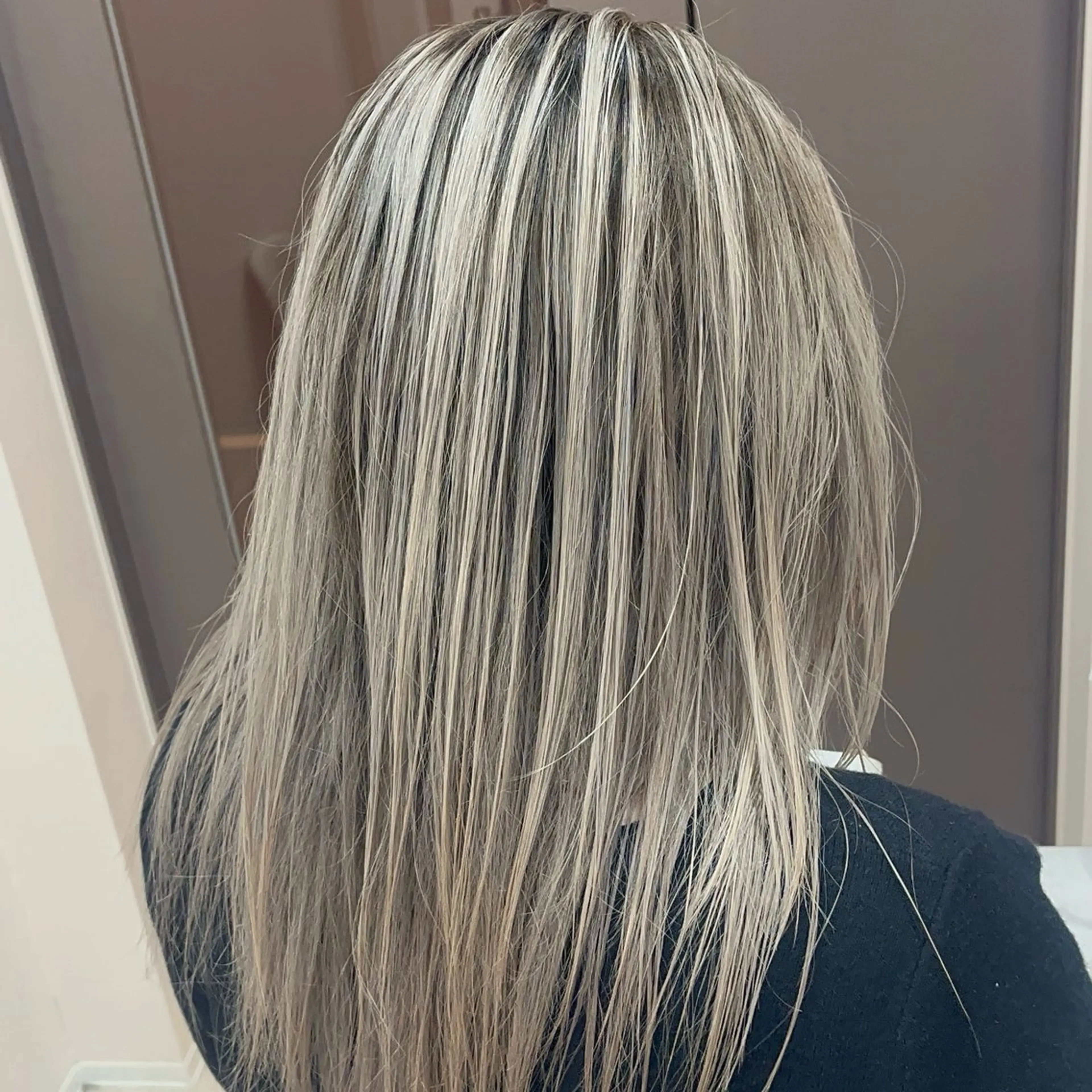 ロング レイヤーカット juhl/髪質改善/ 縮毛矯正/遠藤航平のヘアスタイル