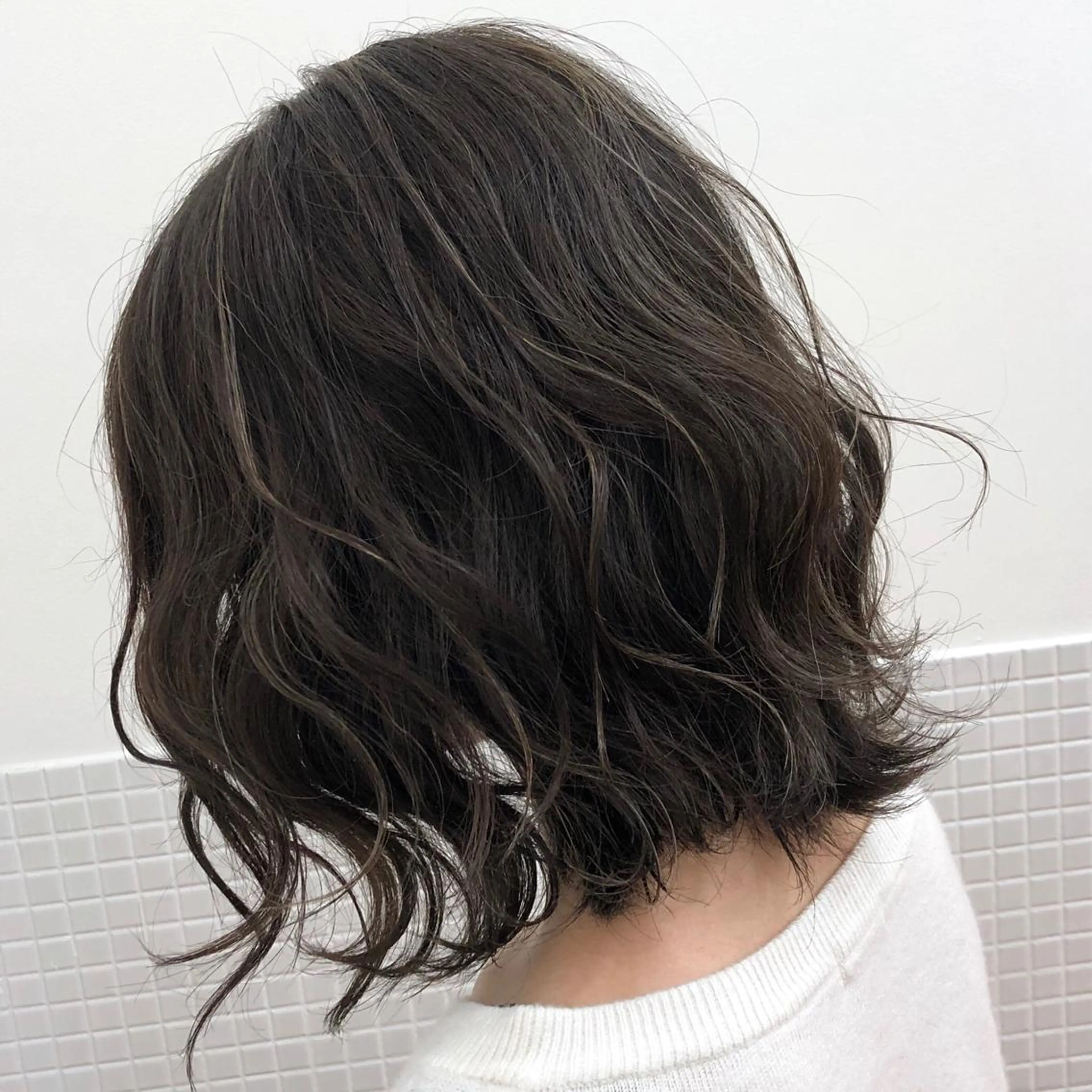 ミディアム カラー ベージュカラー ハイライトカラー ハイライト ショート 嶋津祥希のヘアスタイル