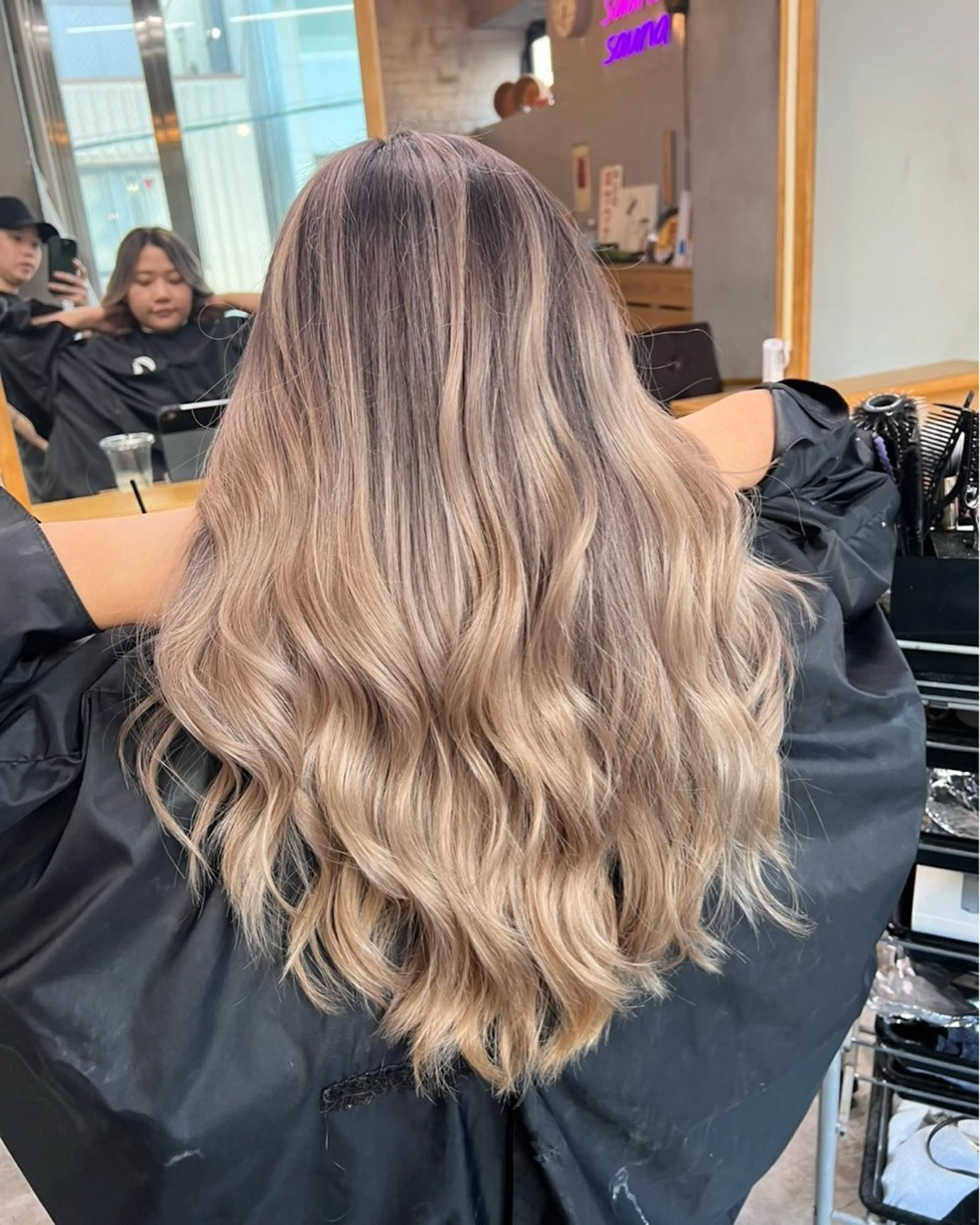 セミロング カラー バレイヤージュ ベージュカラー ホワイトベージュ レイヤーカット ヘアカラー トリートメント ROBIN所属・指名数No.1 /NAOYAのヘアスタイル