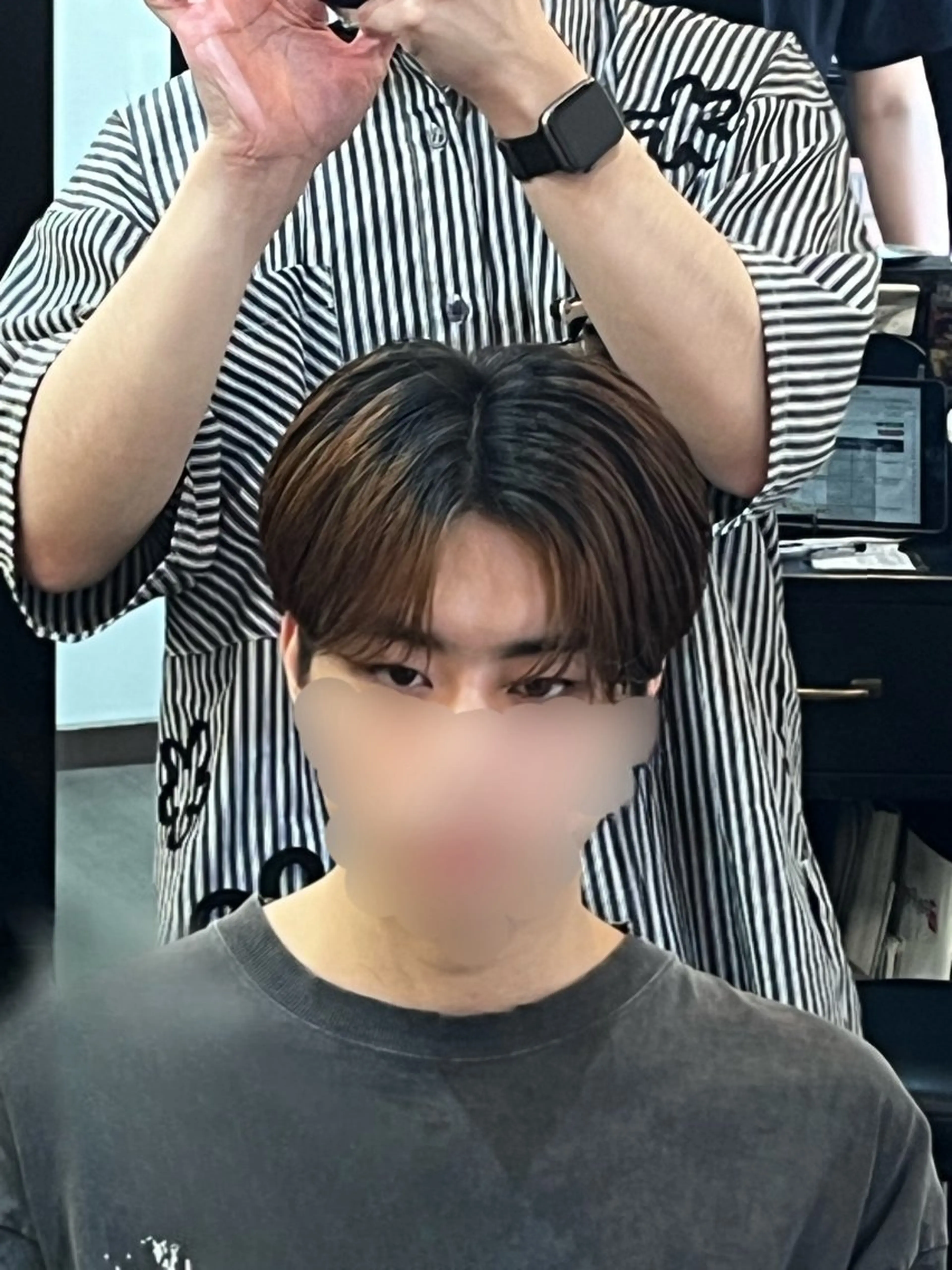 ショート パーマ メンズ カルマパーマ メンズパーマ カット パーマ 韓国メンズヘア/ 毛流れヘア　須田龍世のヘアスタイル