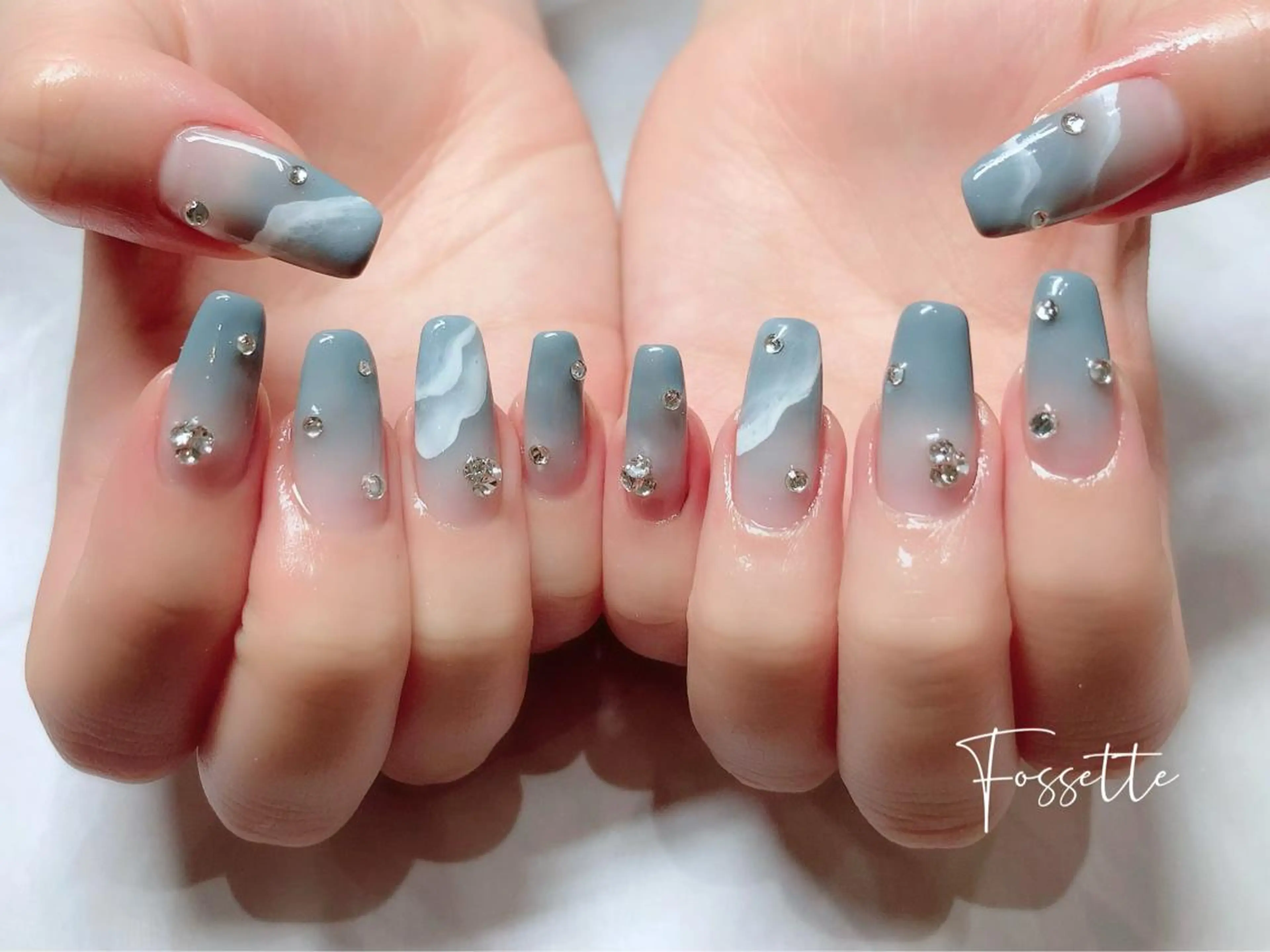 ネイル ブルー グラデーション キラキラネイル ハンドネイル nailsalon Fossetteのネイルデザイン