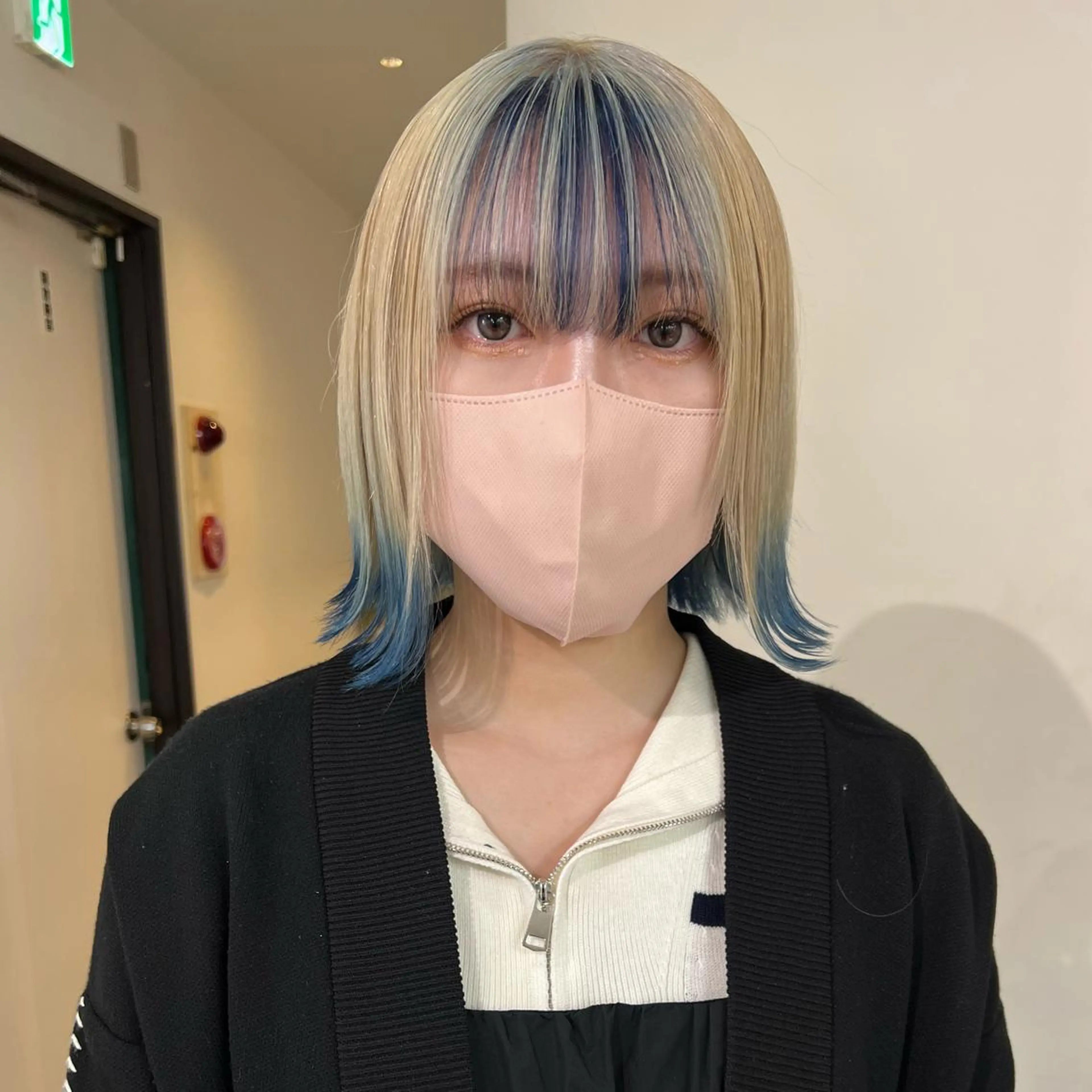 ショート カラー デザインカラー ヘアカラー トリートメント RAIMA ケアハイトーンのヘアスタイル