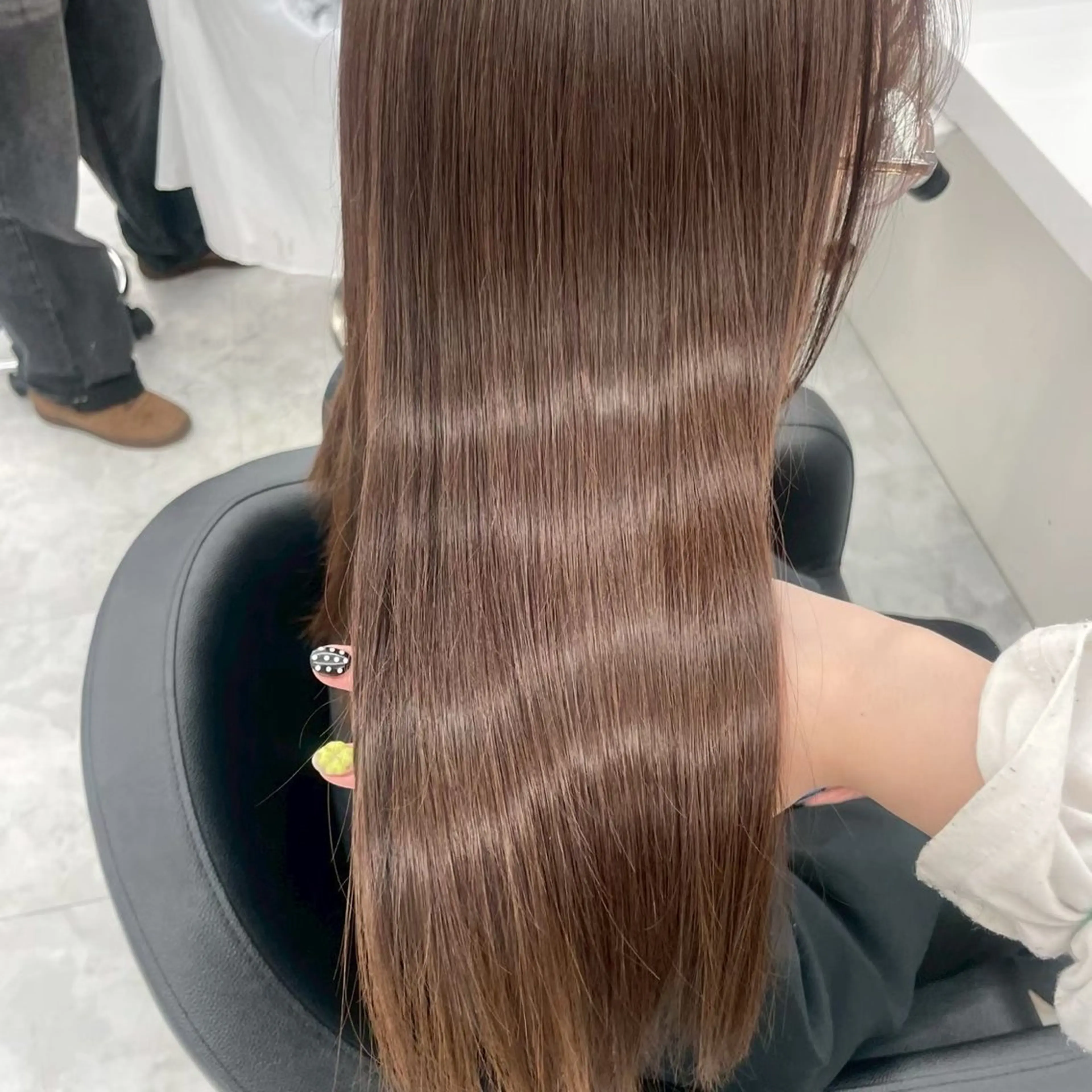 ロング カラー 🖤ハイトーン× レイヤー🖤SARAのヘアスタイル